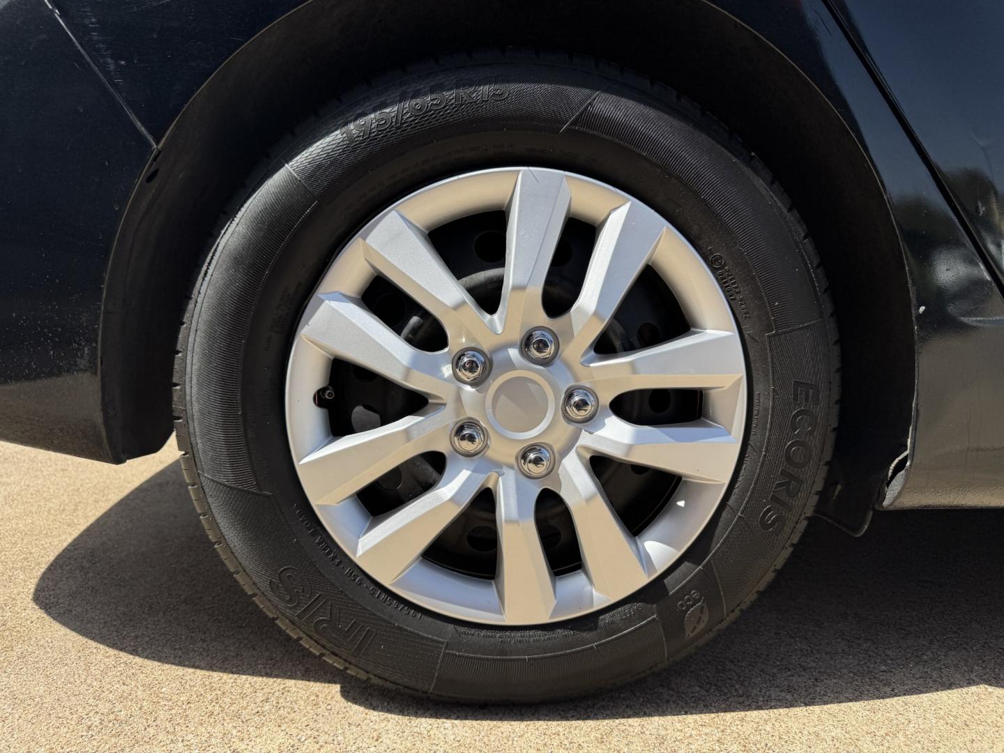 2016 BLACK HYUNDAI ELANTRA LIMITED; SE; (5NPDH4AE6GH) , located at 5900 E. Lancaster Ave., Fort Worth, TX, 76112, (817) 457-5456, 0.000000, 0.000000- Photo#21