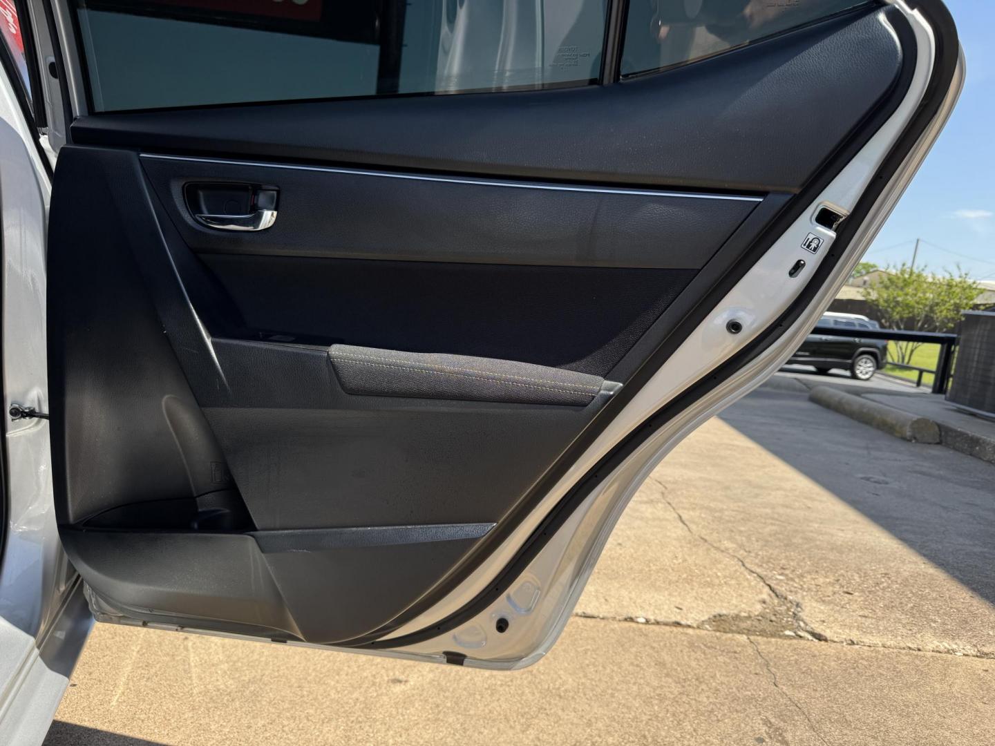 2018 SILVER TOYOTA COROLLA SE; LE; XLE; (2T1BURHE3JC) , located at 5900 E. Lancaster Ave., Fort Worth, TX, 76112, (817) 457-5456, 0.000000, 0.000000 - Photo#12