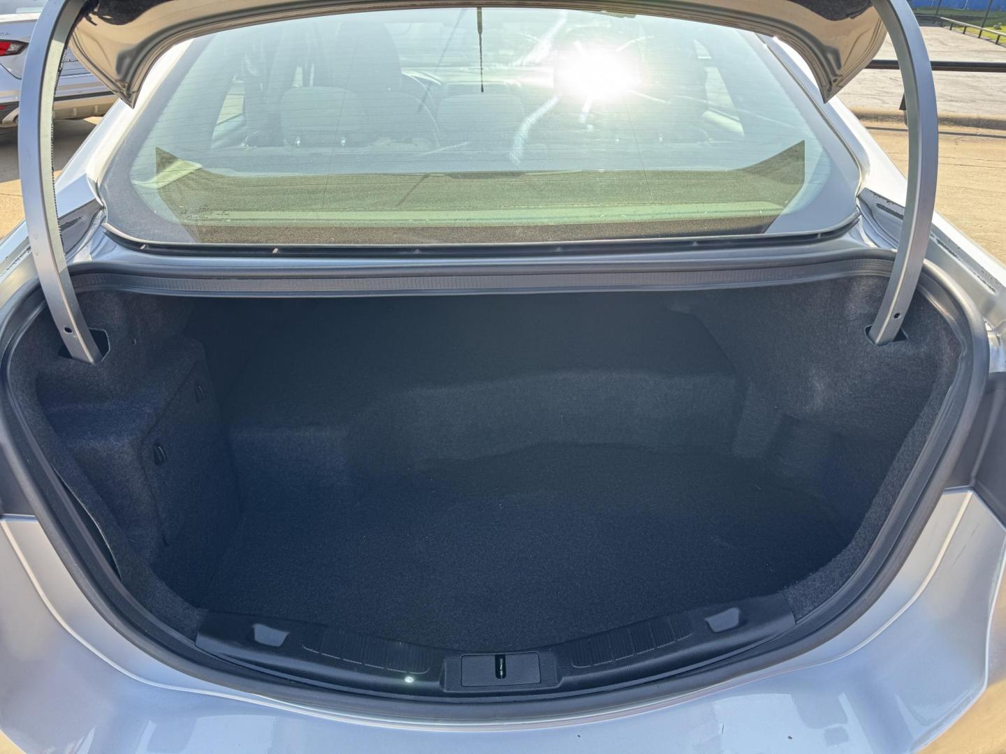 2018 SILVER FORD FUSION HYBRID S HYBR (3FA6P0UU6JR) , located at 5900 E. Lancaster Ave., Fort Worth, TX, 76112, (817) 457-5456, 0.000000, 0.000000 - Photo#5
