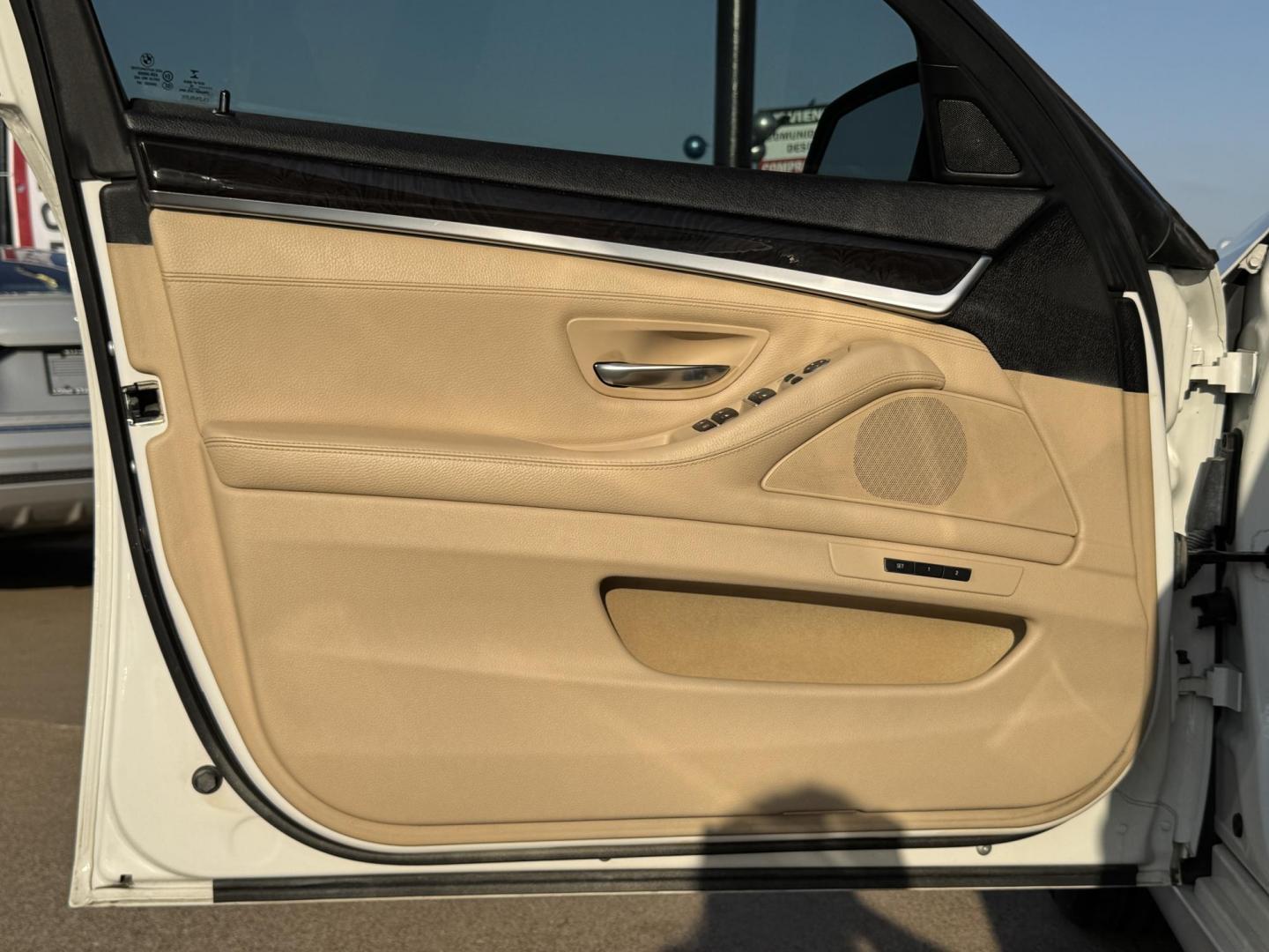 2015 WHITE BMW 5 SERIES 535I (WBA5B1C50FG) , located at 5900 E. Lancaster Ave., Fort Worth, TX, 76112, (817) 457-5456, 0.000000, 0.000000 - Photo#8