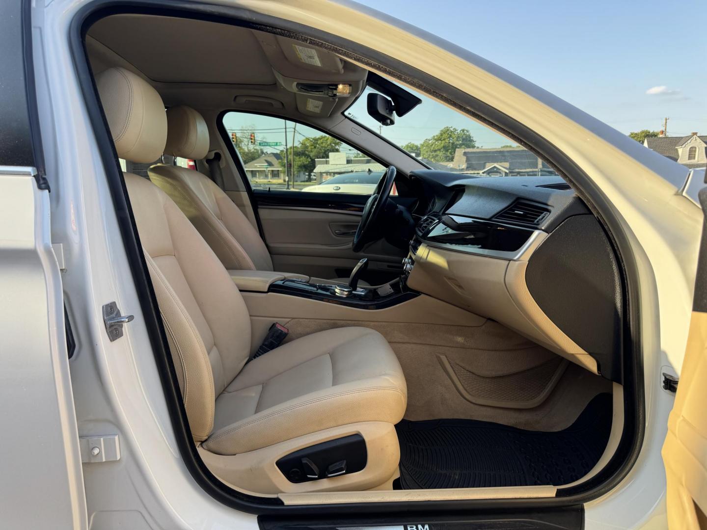 2015 WHITE BMW 5 SERIES 535I (WBA5B1C50FG) , located at 5900 E. Lancaster Ave., Fort Worth, TX, 76112, (817) 457-5456, 0.000000, 0.000000 - Photo#16