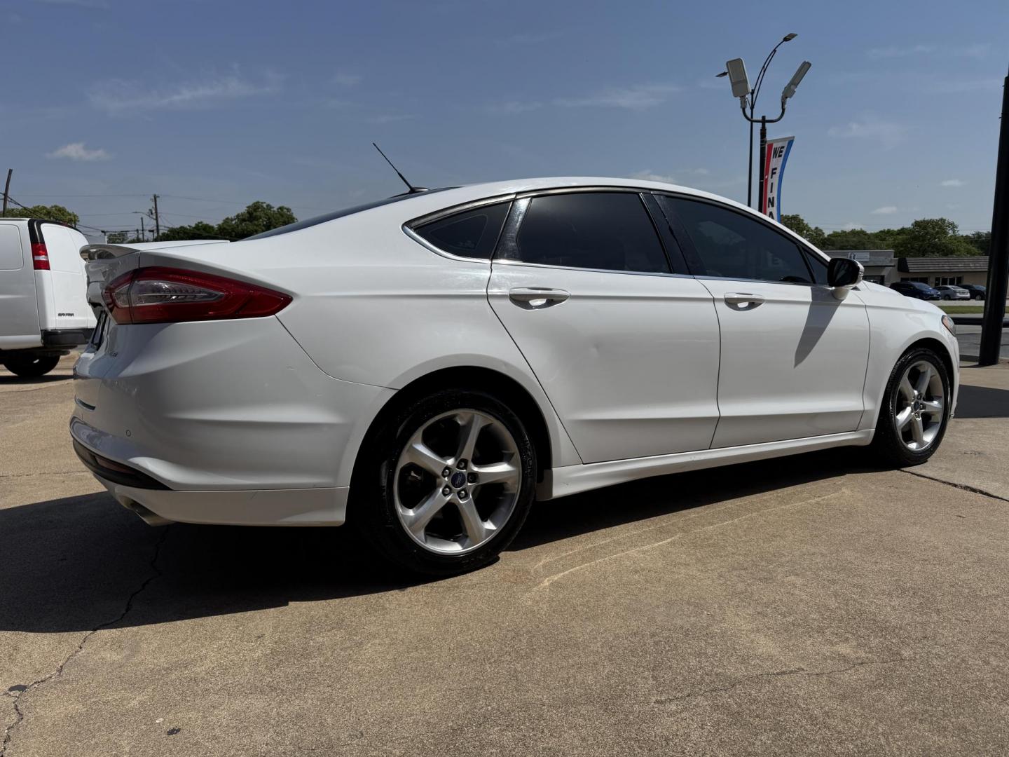 2015 WHITE FORD FUSION SE (1FA6P0H79F5) , located at 5900 E. Lancaster Ave., Fort Worth, TX, 76112, (817) 457-5456, 0.000000, 0.000000 - Photo#3