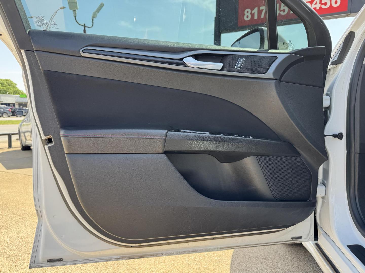 2015 WHITE FORD FUSION SE (1FA6P0H79F5) , located at 5900 E. Lancaster Ave., Fort Worth, TX, 76112, (817) 457-5456, 0.000000, 0.000000 - Photo#7