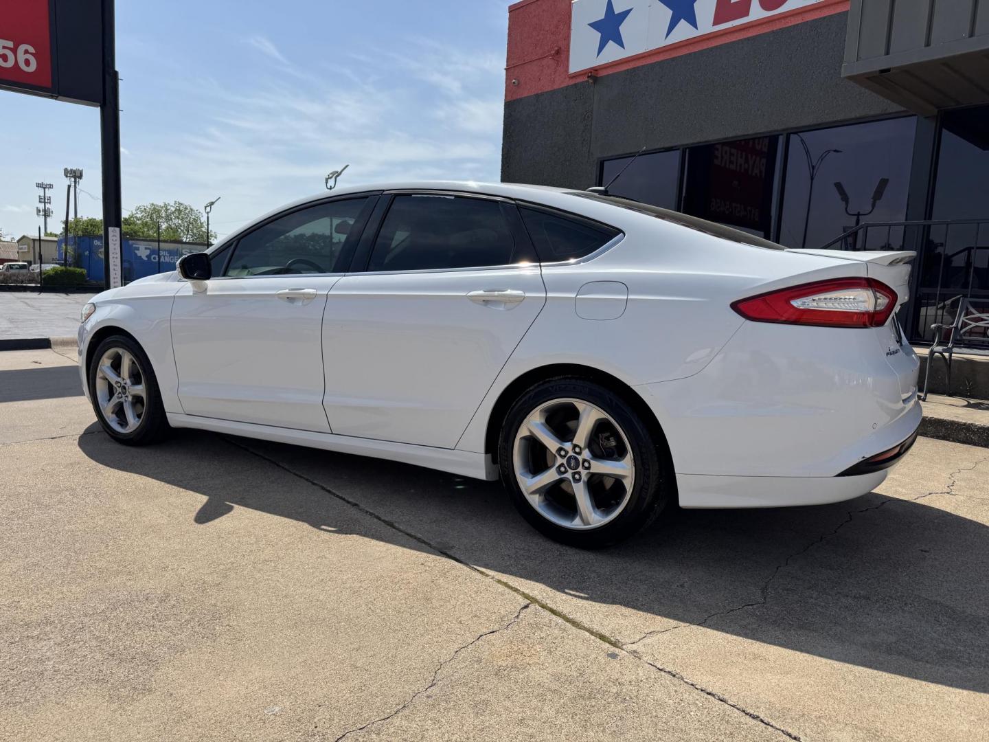 2015 WHITE FORD FUSION SE (1FA6P0H79F5) , located at 5900 E. Lancaster Ave., Fort Worth, TX, 76112, (817) 457-5456, 0.000000, 0.000000 - Photo#6