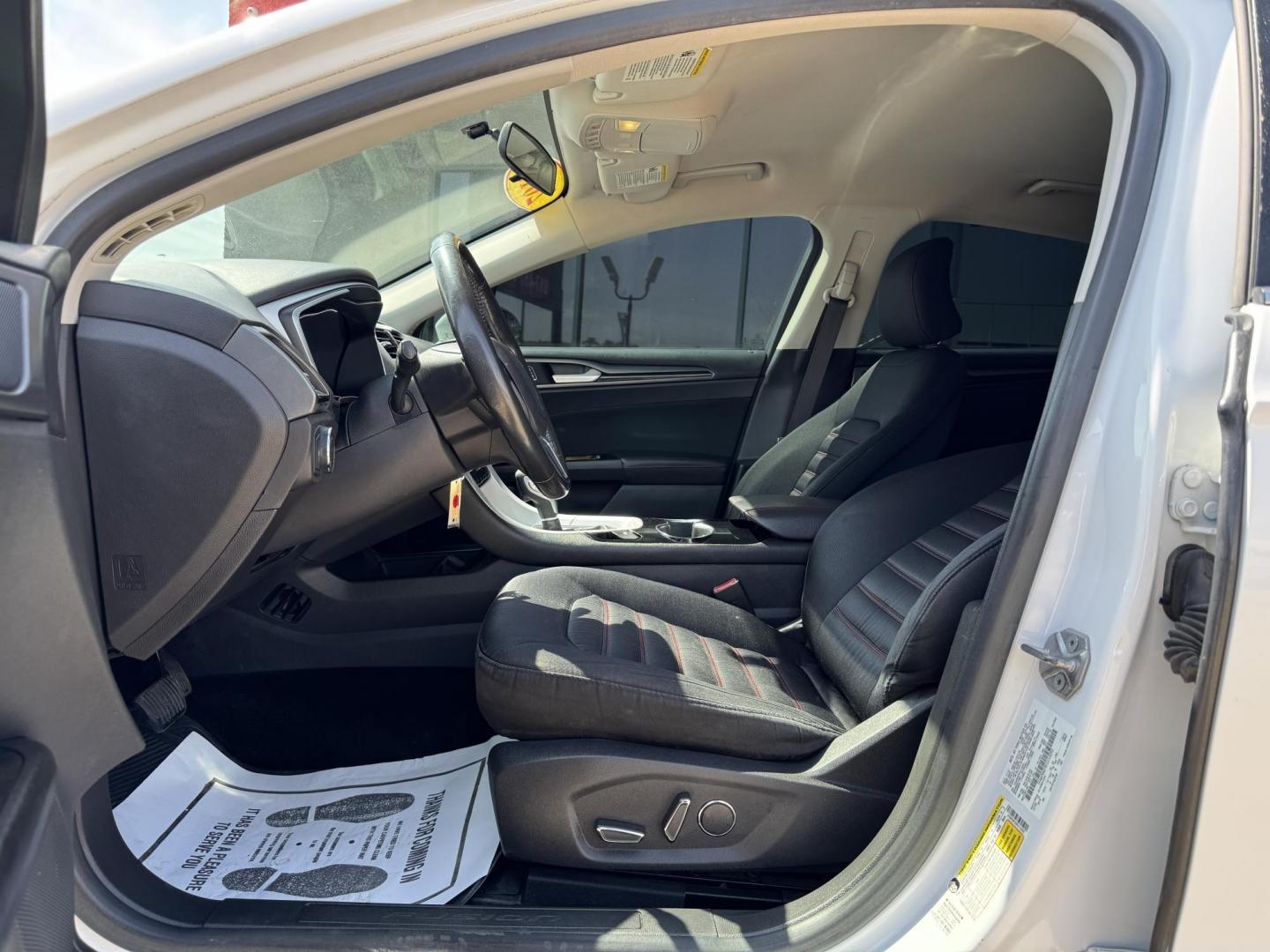 2015 WHITE FORD FUSION SE (1FA6P0H79F5) , located at 5900 E. Lancaster Ave., Fort Worth, TX, 76112, (817) 457-5456, 0.000000, 0.000000 - Photo#8
