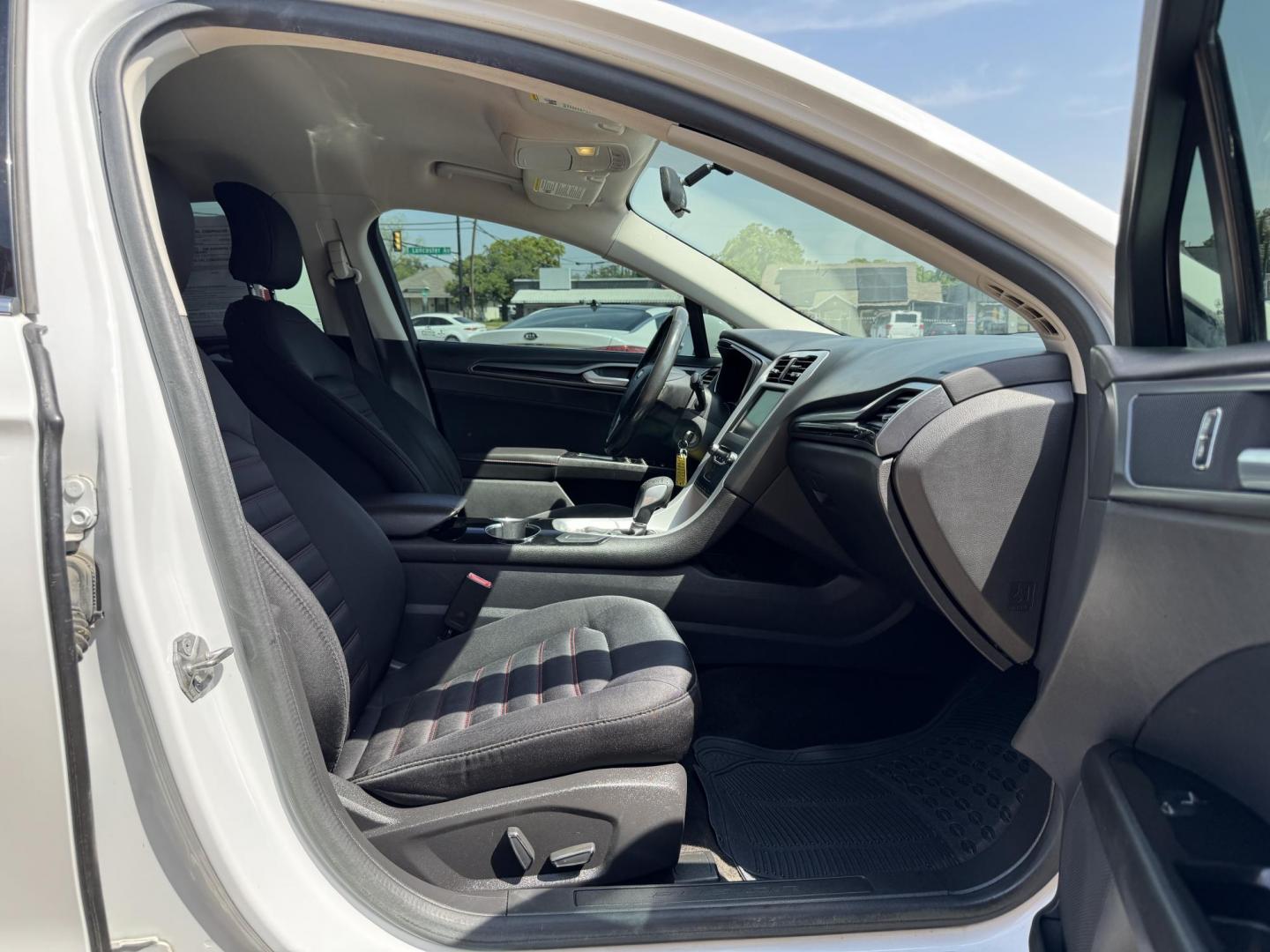 2015 WHITE FORD FUSION SE (1FA6P0H79F5) , located at 5900 E. Lancaster Ave., Fort Worth, TX, 76112, (817) 457-5456, 0.000000, 0.000000 - Photo#15