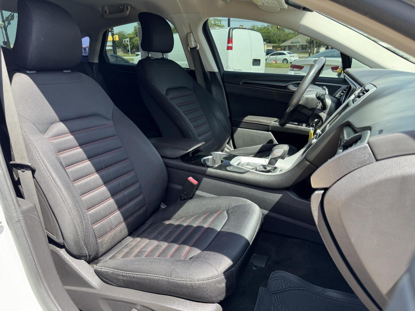 2015 WHITE FORD FUSION SE (1FA6P0H79F5) , located at 5900 E. Lancaster Ave., Fort Worth, TX, 76112, (817) 457-5456, 0.000000, 0.000000 - Photo#16