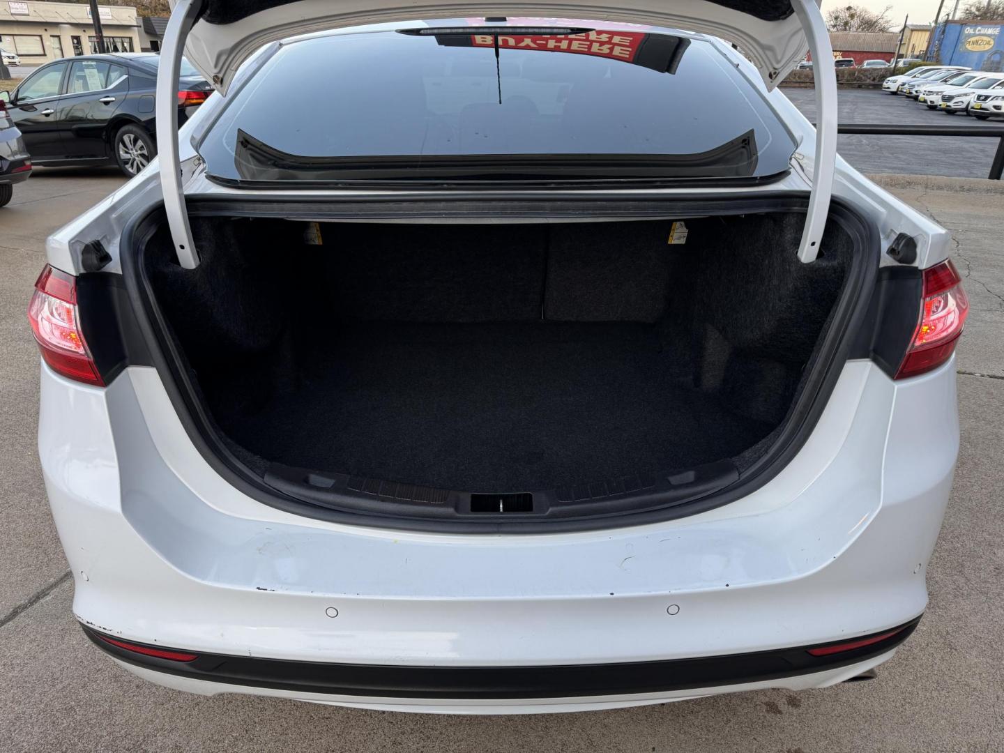 2015 WHITE FORD FUSION SE (1FA6P0H79F5) , located at 5900 E. Lancaster Ave., Fort Worth, TX, 76112, (817) 457-5456, 0.000000, 0.000000 - Photo#5