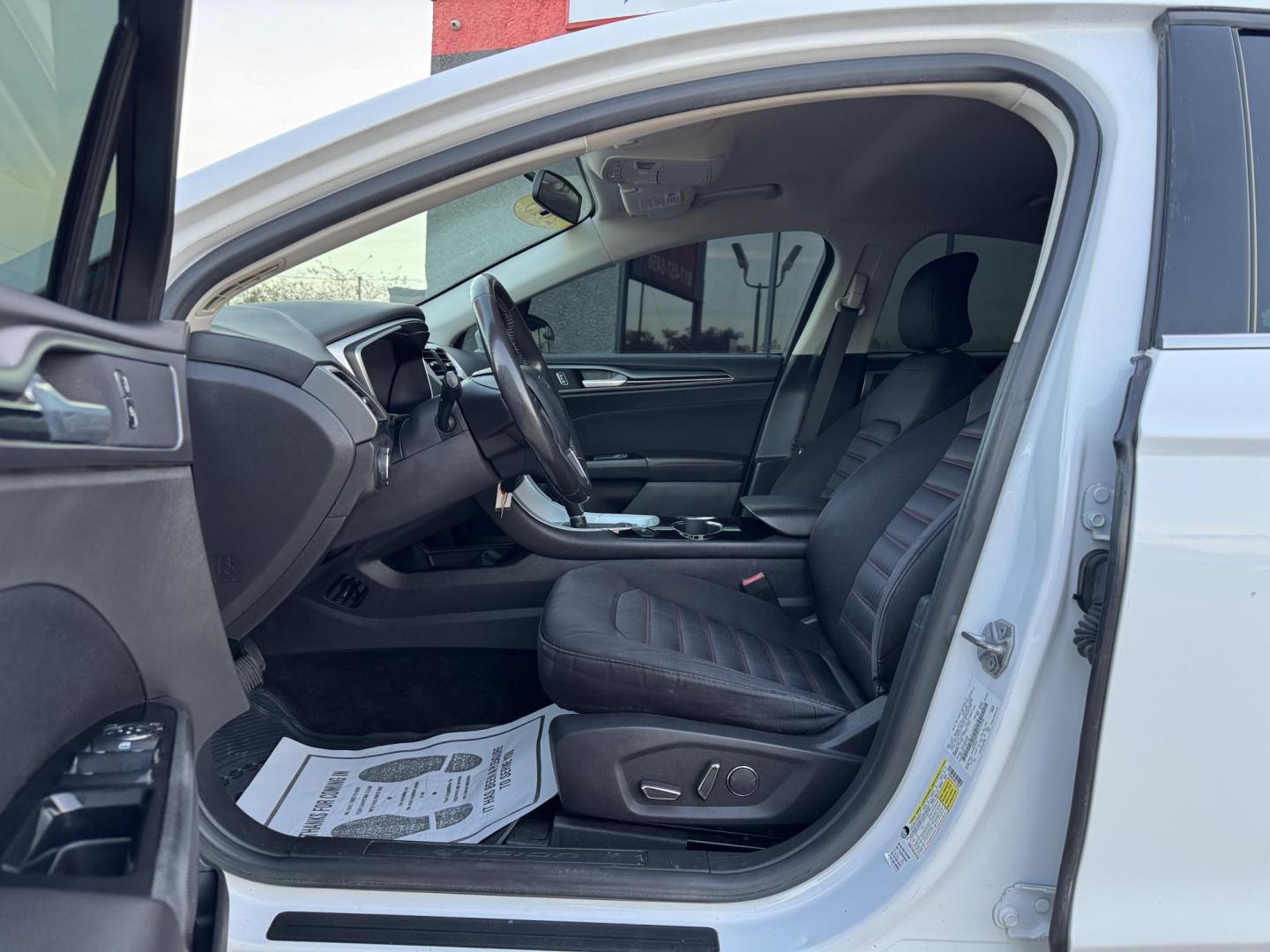 2015 WHITE FORD FUSION SE (1FA6P0H79F5) , located at 5900 E. Lancaster Ave., Fort Worth, TX, 76112, (817) 457-5456, 0.000000, 0.000000 - Photo#8