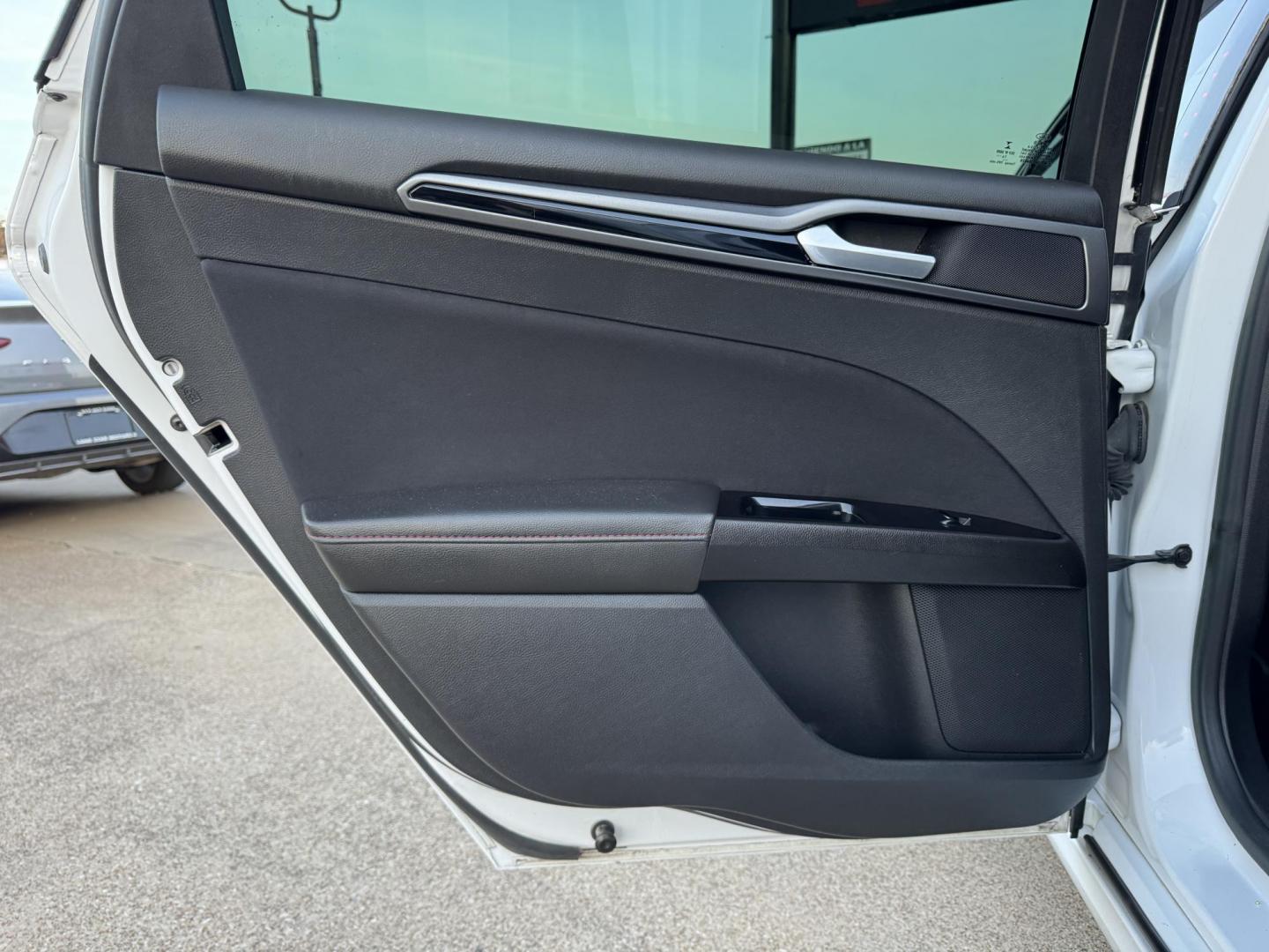 2015 WHITE FORD FUSION SE (1FA6P0H79F5) , located at 5900 E. Lancaster Ave., Fort Worth, TX, 76112, (817) 457-5456, 0.000000, 0.000000 - Photo#10