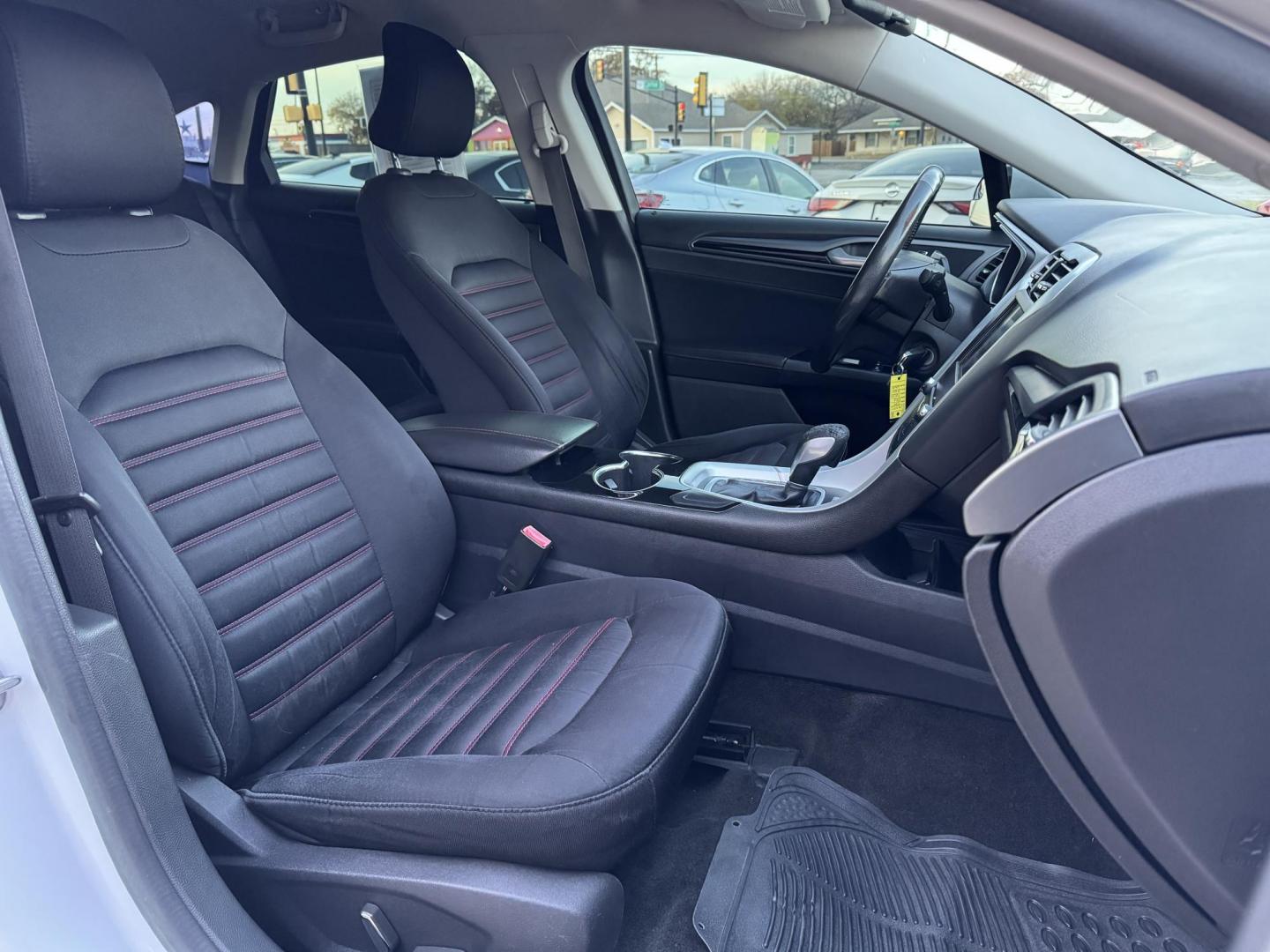 2015 WHITE FORD FUSION SE (1FA6P0H79F5) , located at 5900 E. Lancaster Ave., Fort Worth, TX, 76112, (817) 457-5456, 0.000000, 0.000000 - Photo#16