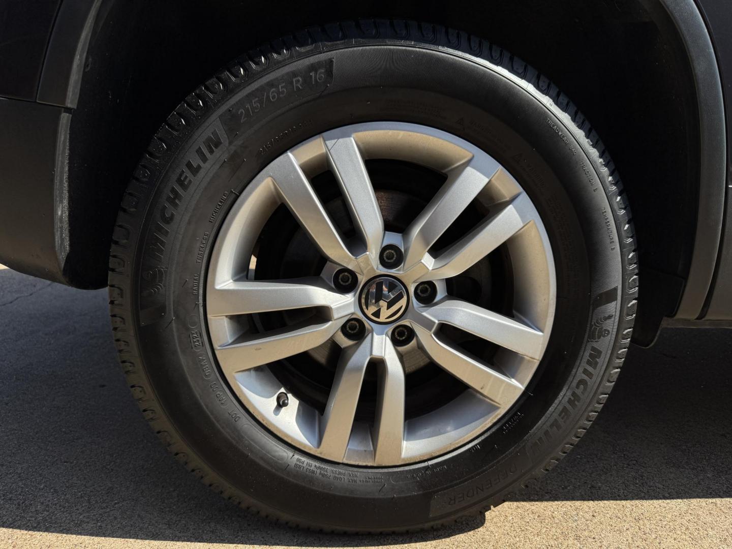 2016 GRAY VOLKSWAGEN TIGUAN S; SE; SEL; W (WVGAV7AX9GW) , located at 5900 E. Lancaster Ave., Fort Worth, TX, 76112, (817) 457-5456, 0.000000, 0.000000 - Photo#21