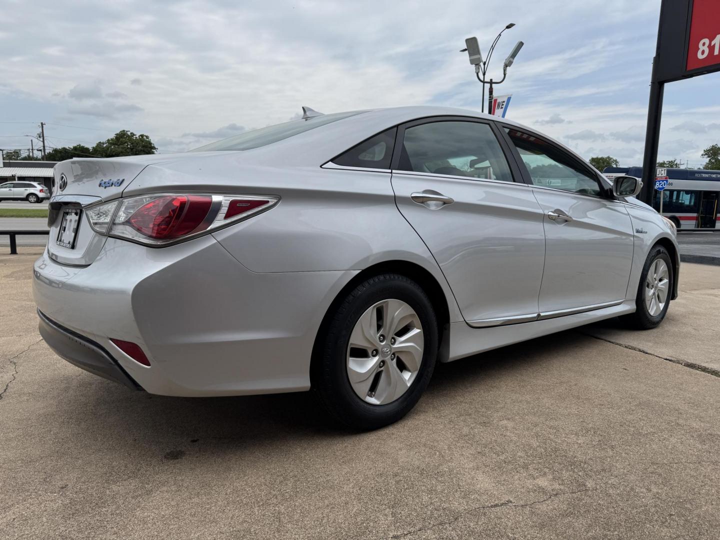 2015 SILVER HYUNDAI SONATA HYBRID BASE; (KMHEC4A47FA) , located at 5900 E. Lancaster Ave., Fort Worth, TX, 76112, (817) 457-5456, 0.000000, 0.000000 - Photo#3