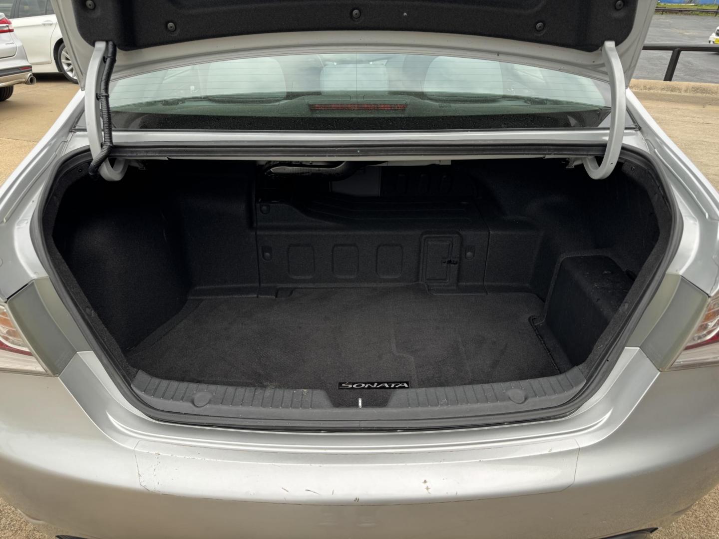 2015 SILVER HYUNDAI SONATA HYBRID BASE; (KMHEC4A47FA) , located at 5900 E. Lancaster Ave., Fort Worth, TX, 76112, (817) 457-5456, 0.000000, 0.000000 - Photo#5