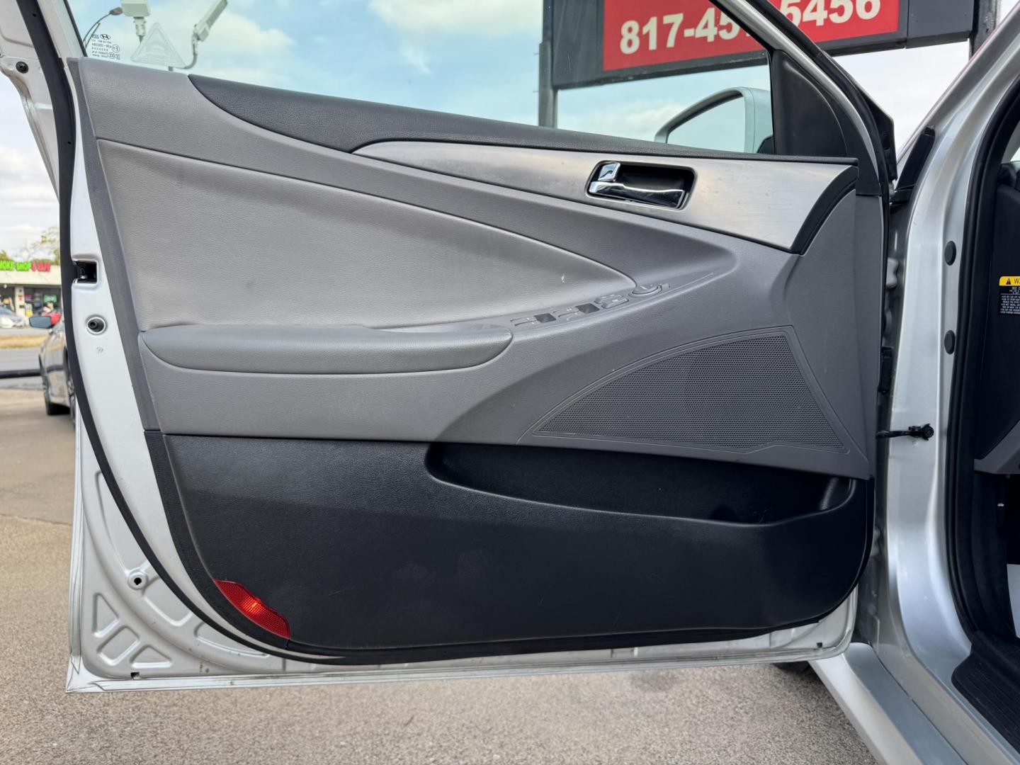 2015 SILVER HYUNDAI SONATA HYBRID BASE; (KMHEC4A47FA) , located at 5900 E. Lancaster Ave., Fort Worth, TX, 76112, (817) 457-5456, 0.000000, 0.000000 - Photo#7