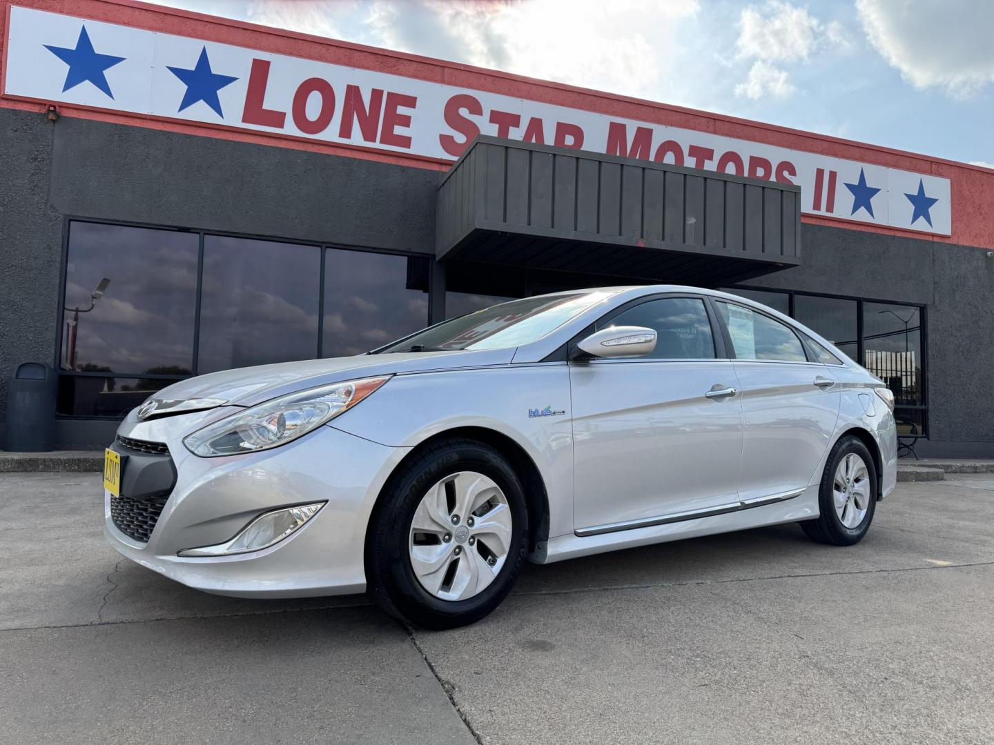2015 SILVER HYUNDAI SONATA HYBRID BASE; (KMHEC4A47FA) , located at 5900 E. Lancaster Ave., Fort Worth, TX, 76112, (817) 457-5456, 0.000000, 0.000000 - Photo#0