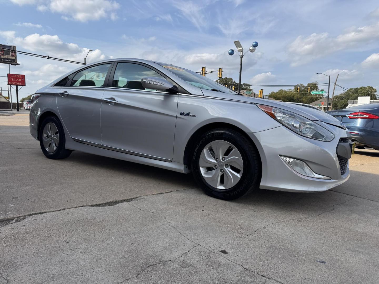 2015 SILVER HYUNDAI SONATA HYBRID BASE; (KMHEC4A47FA) , located at 5900 E. Lancaster Ave., Fort Worth, TX, 76112, (817) 457-5456, 0.000000, 0.000000 - Photo#2