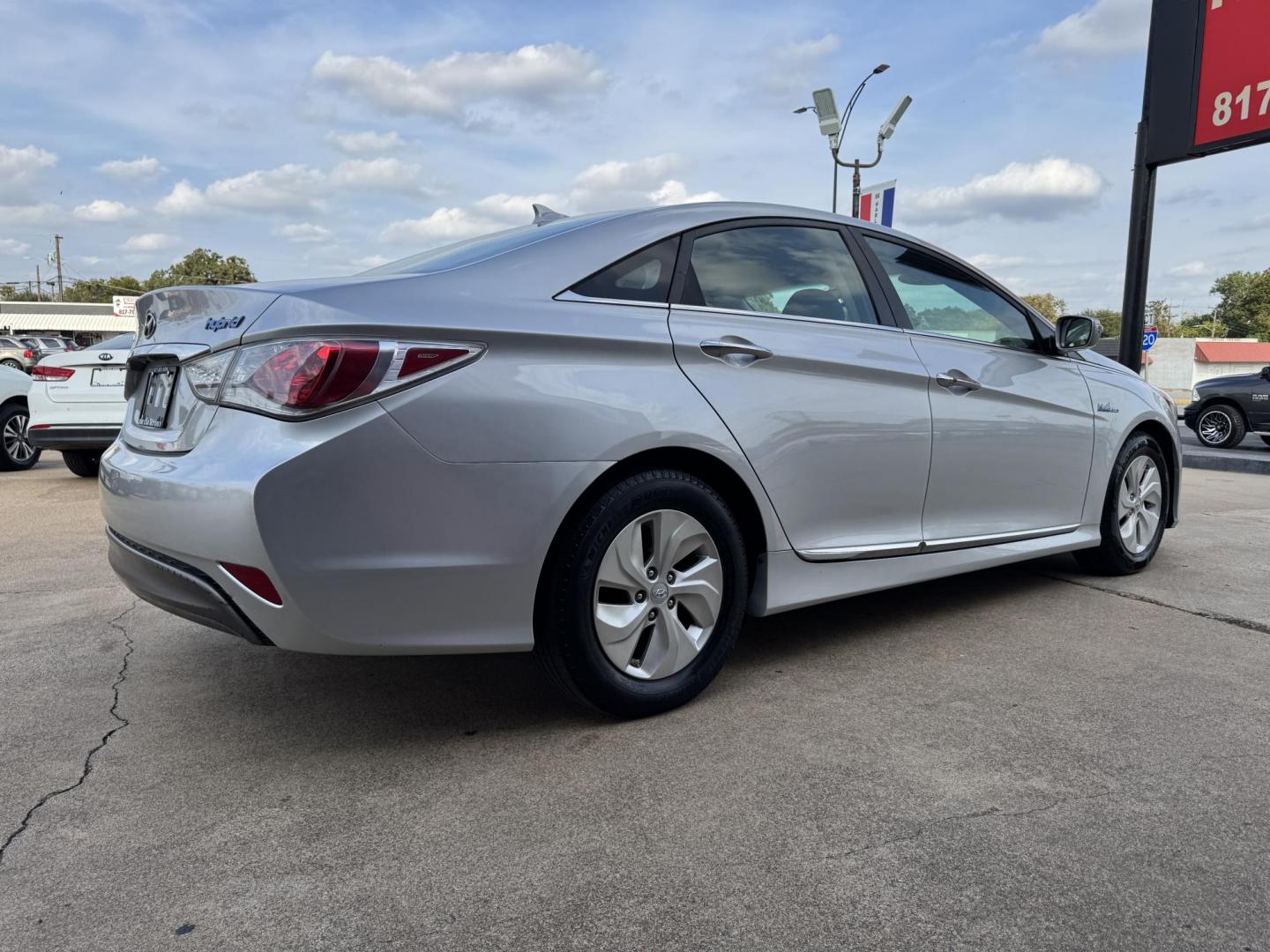 2015 SILVER HYUNDAI SONATA HYBRID BASE; (KMHEC4A47FA) , located at 5900 E. Lancaster Ave., Fort Worth, TX, 76112, (817) 457-5456, 0.000000, 0.000000 - Photo#3