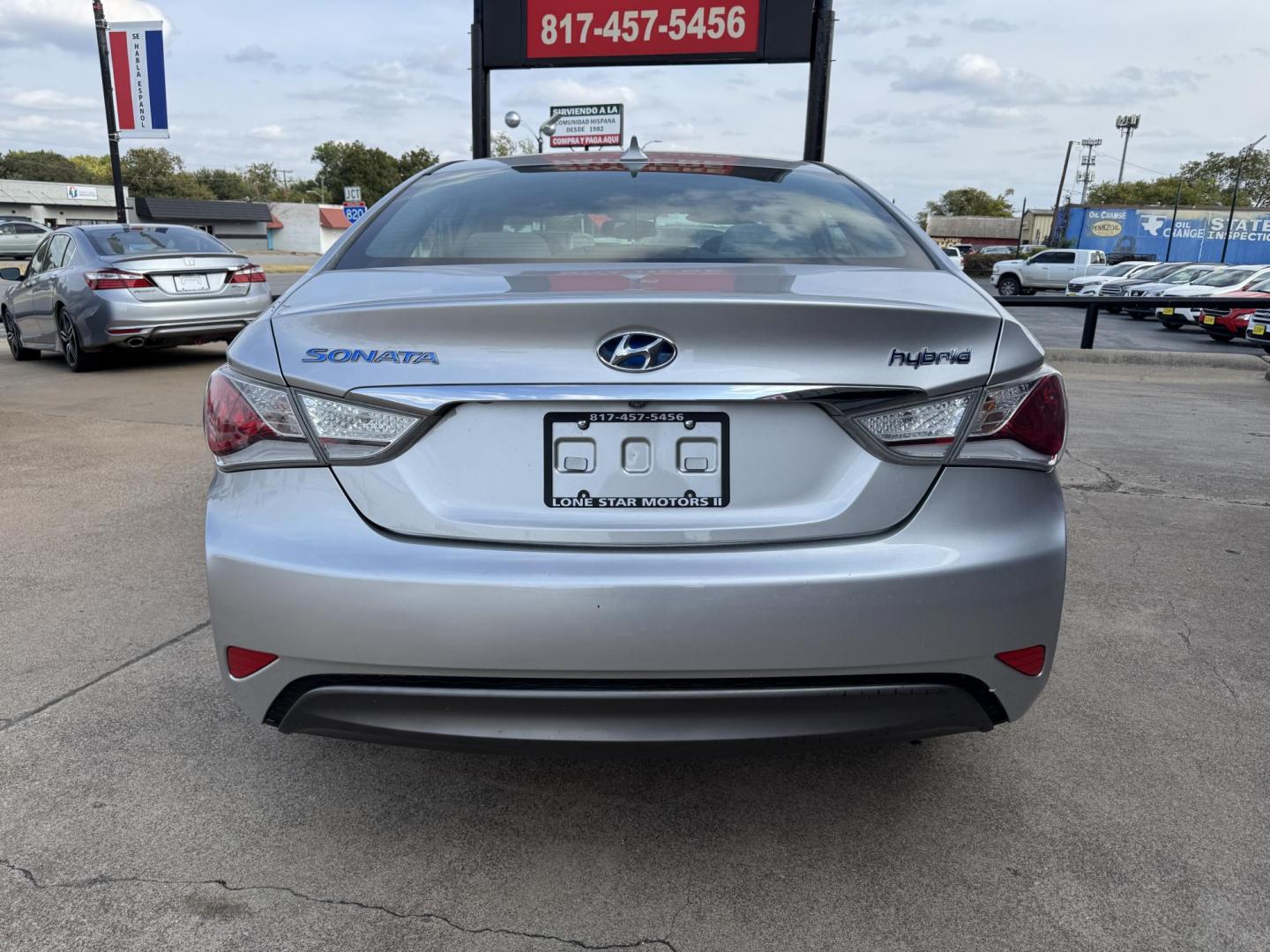 2015 SILVER HYUNDAI SONATA HYBRID BASE; (KMHEC4A47FA) , located at 5900 E. Lancaster Ave., Fort Worth, TX, 76112, (817) 457-5456, 0.000000, 0.000000 - Photo#4