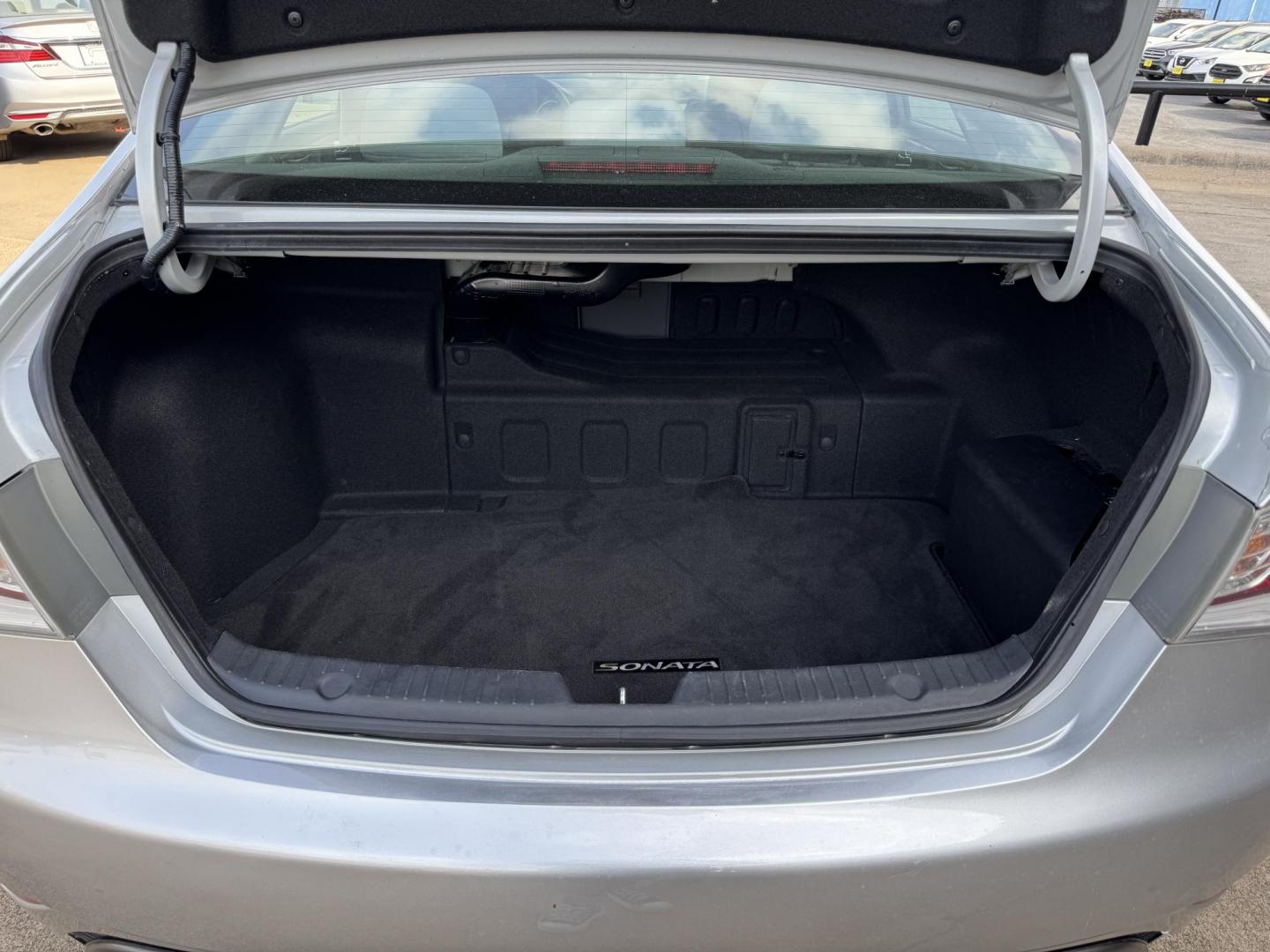 2015 SILVER HYUNDAI SONATA HYBRID BASE; (KMHEC4A47FA) , located at 5900 E. Lancaster Ave., Fort Worth, TX, 76112, (817) 457-5456, 0.000000, 0.000000 - Photo#5