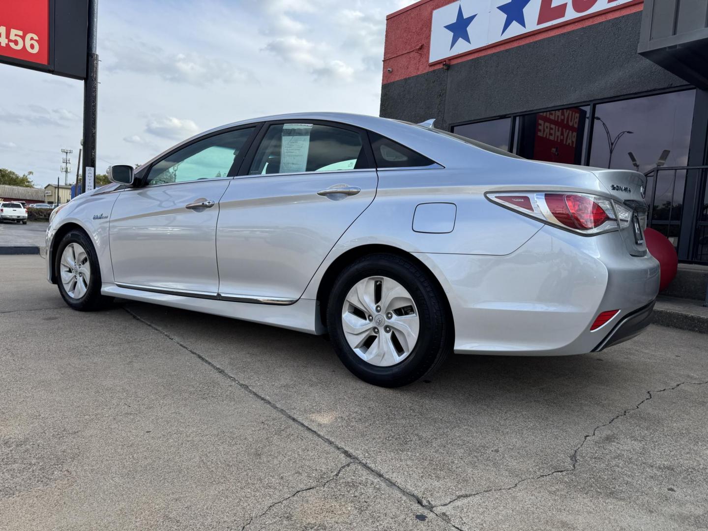 2015 SILVER HYUNDAI SONATA HYBRID BASE; (KMHEC4A47FA) , located at 5900 E. Lancaster Ave., Fort Worth, TX, 76112, (817) 457-5456, 0.000000, 0.000000 - Photo#6