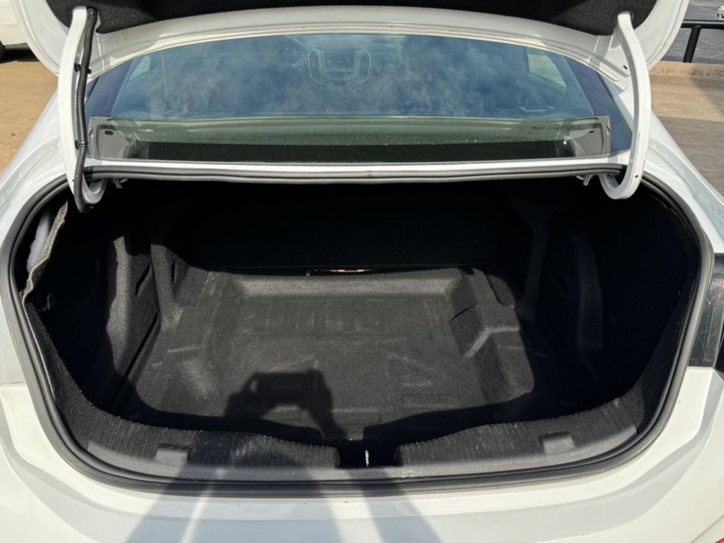 2018 WHITE CHEVROLET CRUZE LS (1G1BC5SMXJ7) , located at 5900 E. Lancaster Ave., Fort Worth, TX, 76112, (817) 457-5456, 0.000000, 0.000000 - Photo#5