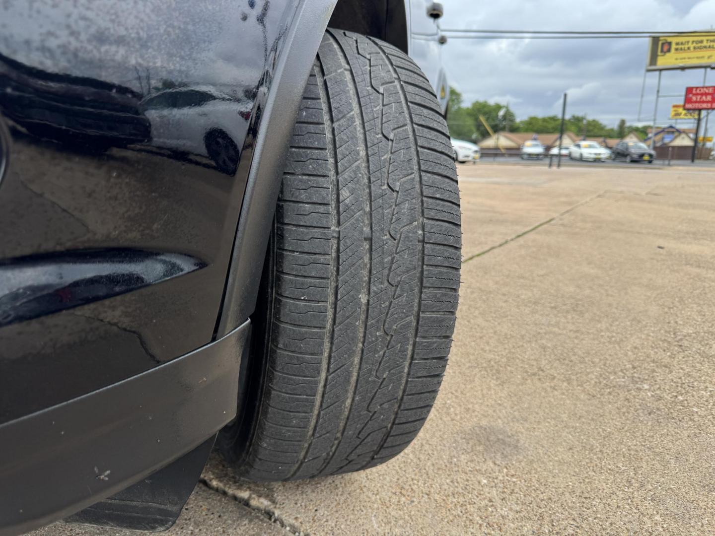 2017 BLACK FORD ESCAPE SE (1FMCU0GD1HU) , located at 5900 E. Lancaster Ave., Fort Worth, TX, 76112, (817) 457-5456, 0.000000, 0.000000 - Photo#22
