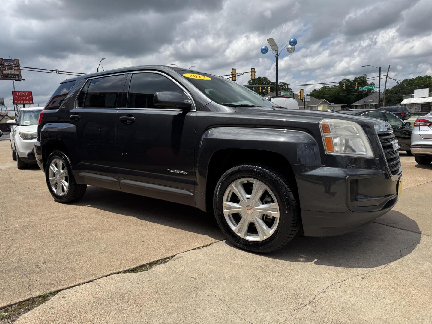 2017 GRAY GMC TERRAIN SLE1 (2GKALMEK4H6) , located at 5900 E. Lancaster Ave., Fort Worth, TX, 76112, (817) 457-5456, 0.000000, 0.000000 - Photo#2