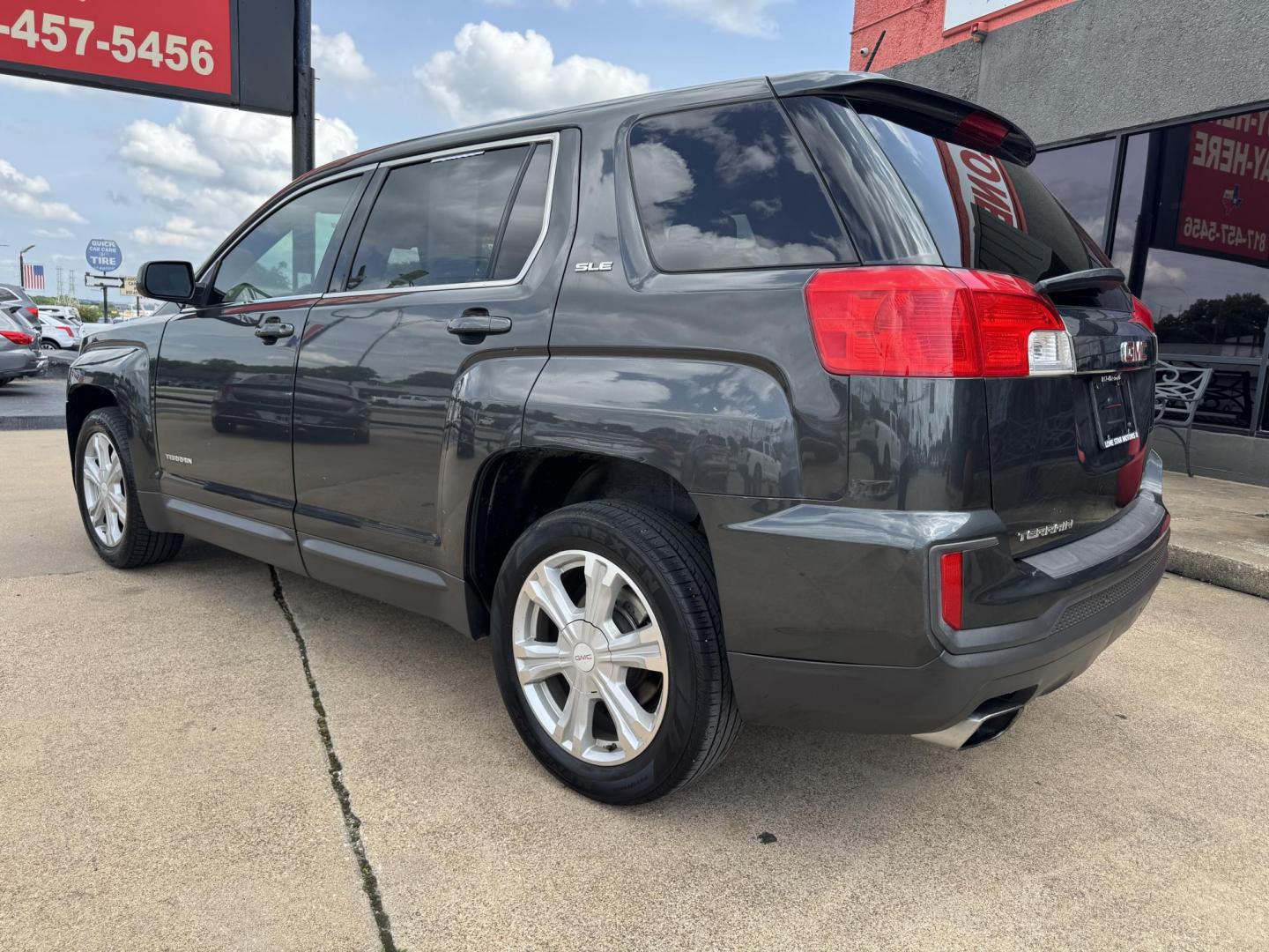 2017 GRAY GMC TERRAIN SLE1 (2GKALMEK4H6) , located at 5900 E. Lancaster Ave., Fort Worth, TX, 76112, (817) 457-5456, 0.000000, 0.000000 - Photo#6