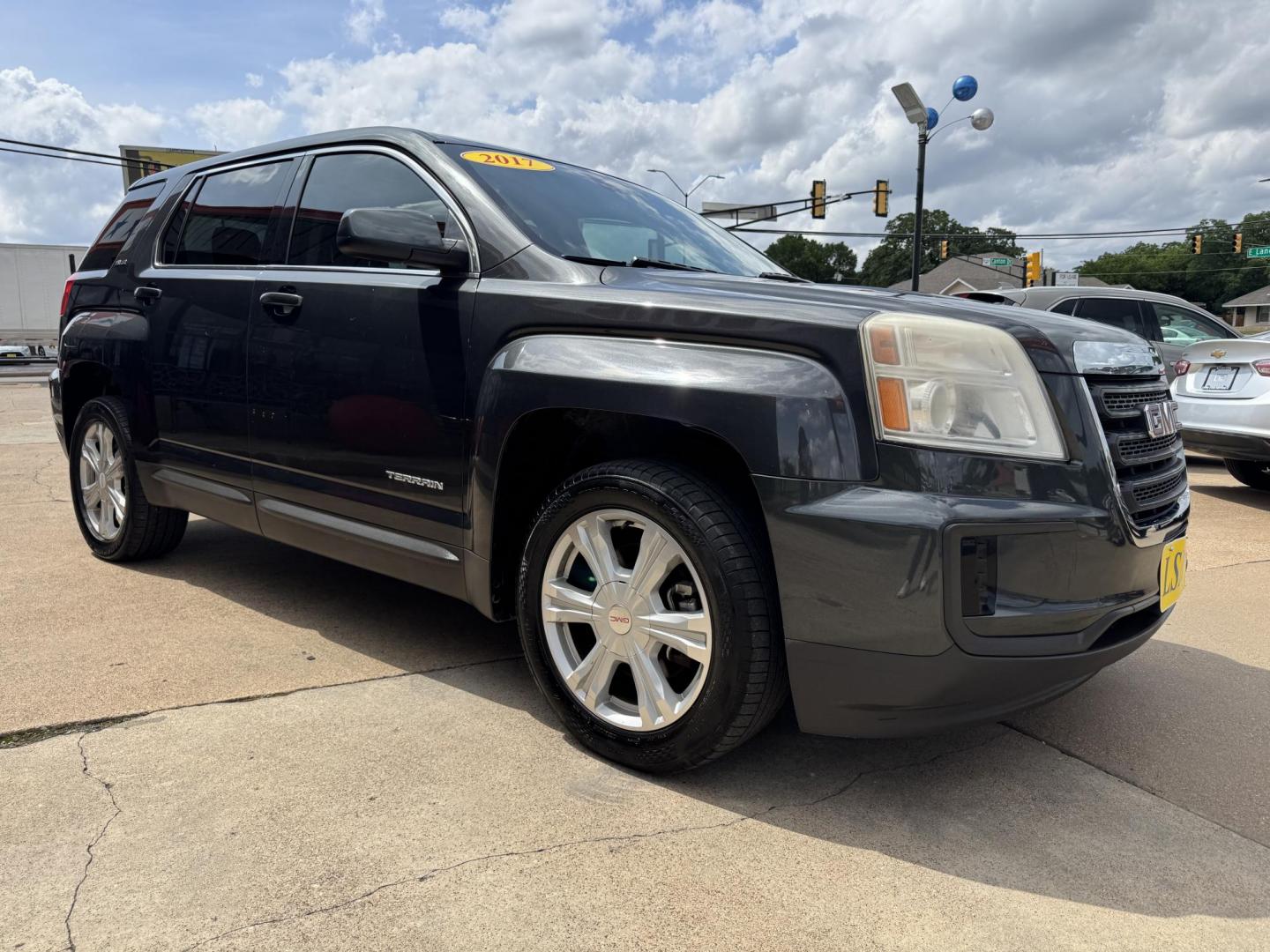 2017 GRAY GMC TERRAIN SLE1 (2GKALMEK4H6) , located at 5900 E. Lancaster Ave., Fort Worth, TX, 76112, (817) 457-5456, 0.000000, 0.000000 - Photo#2