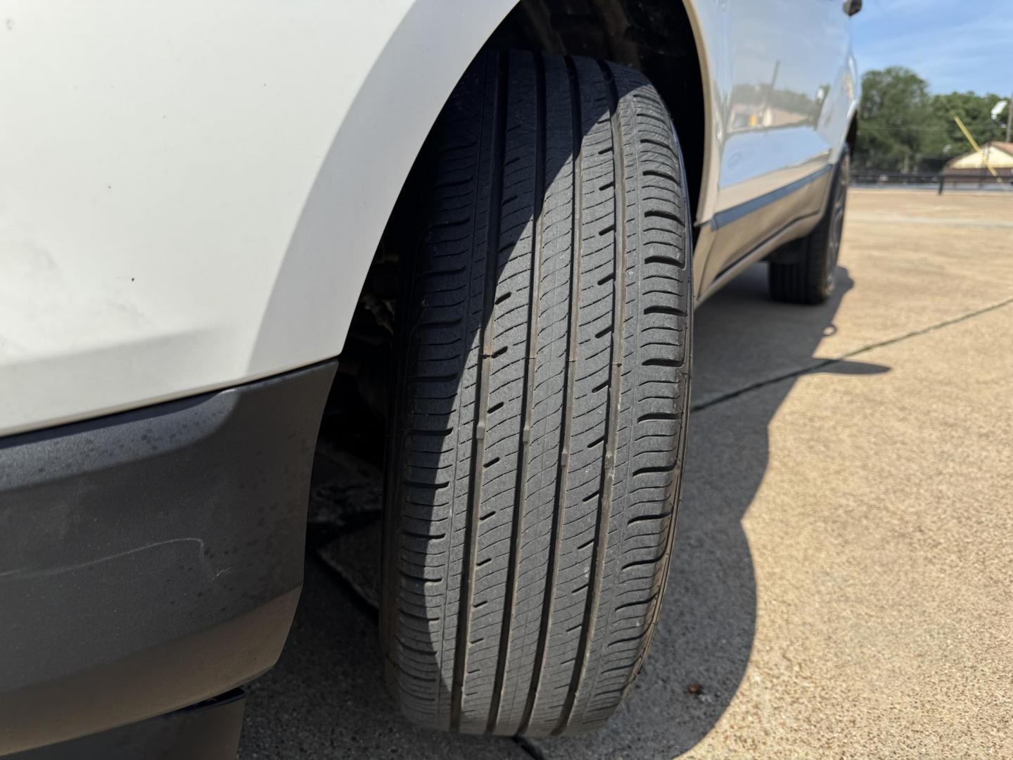 2018 WHITE FORD ECOSPORT S (MAJ3P1RE0JC) , located at 5900 E. Lancaster Ave., Fort Worth, TX, 76112, (817) 457-5456, 0.000000, 0.000000 - We offer quality used Cars, Carros, Pickup Trucks, Camionetas, Trocas & SUVs for sale. Buy Here Pay Here, In-House Finance, Cash Vehicles, Bad credit, No credit, No problem. Hablamos Español! - Photo#21