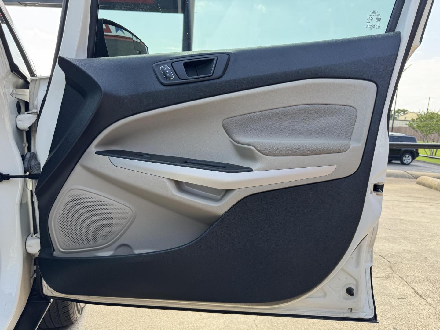2018 WHITE FORD ECOSPORT S (MAJ3P1RE0JC) , located at 5900 E. Lancaster Ave., Fort Worth, TX, 76112, (817) 457-5456, 0.000000, 0.000000 - We offer quality used Cars, Carros, Pickup Trucks, Camionetas, Trocas & SUVs for sale. Buy Here Pay Here, In-House Finance, Cash Vehicles, Bad credit, No credit, No problem. Hablamos Español! - Photo#15