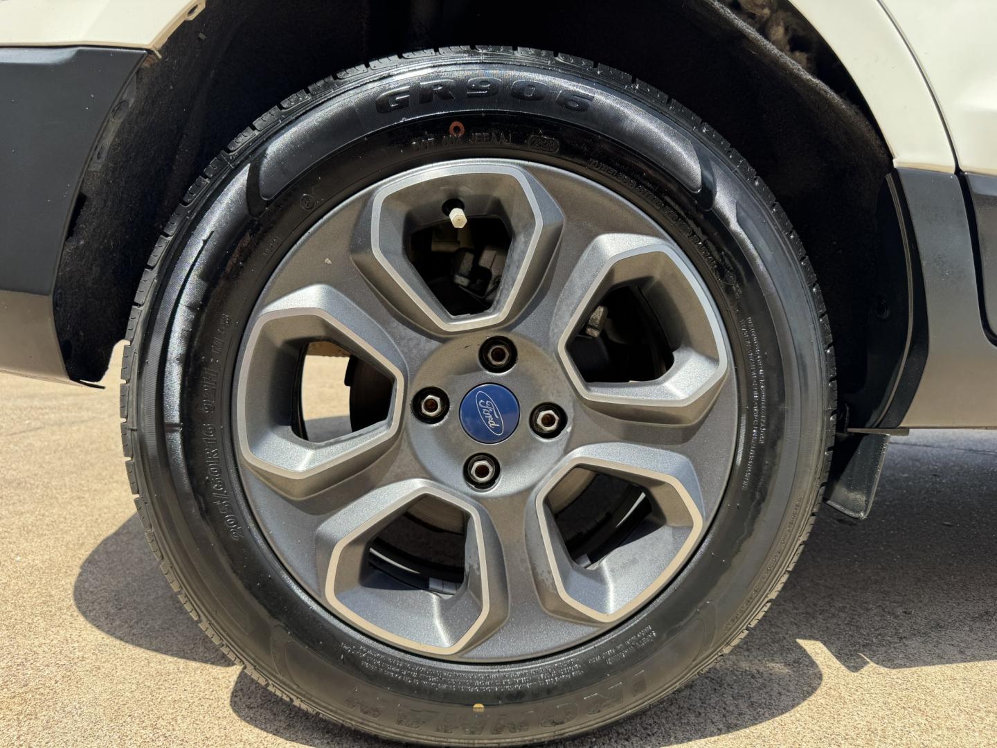 2018 WHITE FORD ECOSPORT S (MAJ3P1RE0JC) , located at 5900 E. Lancaster Ave., Fort Worth, TX, 76112, (817) 457-5456, 0.000000, 0.000000 - We offer quality used Cars, Carros, Pickup Trucks, Camionetas, Trocas & SUVs for sale. Buy Here Pay Here, In-House Finance, Cash Vehicles, Bad credit, No credit, No problem. Hablamos Español!- Photo#25