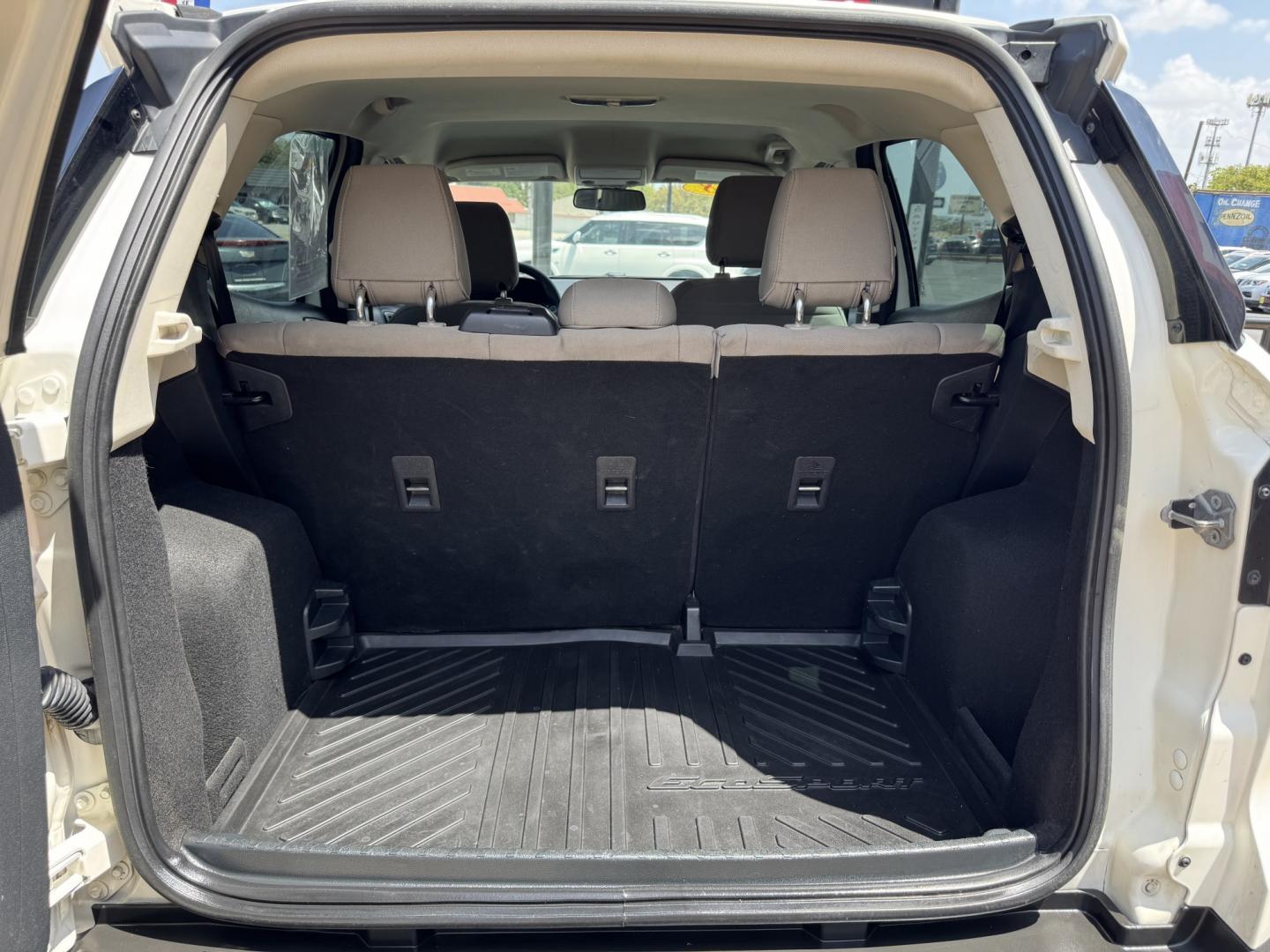 2018 WHITE FORD ECOSPORT S (MAJ3P1RE0JC) , located at 5900 E. Lancaster Ave., Fort Worth, TX, 76112, (817) 457-5456, 0.000000, 0.000000 - We offer quality used Cars, Carros, Pickup Trucks, Camionetas, Trocas & SUVs for sale. Buy Here Pay Here, In-House Finance, Cash Vehicles, Bad credit, No credit, No problem. Hablamos Español!- Photo#6