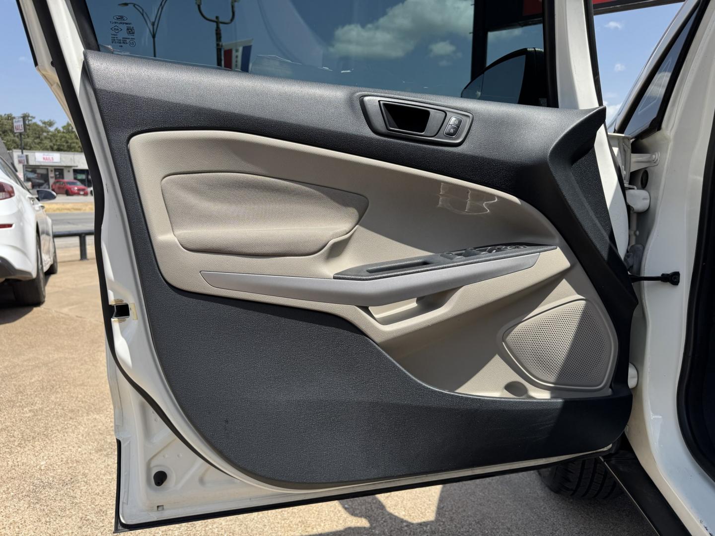 2018 WHITE FORD ECOSPORT S (MAJ3P1RE0JC) , located at 5900 E. Lancaster Ave., Fort Worth, TX, 76112, (817) 457-5456, 0.000000, 0.000000 - We offer quality used Cars, Carros, Pickup Trucks, Camionetas, Trocas & SUVs for sale. Buy Here Pay Here, In-House Finance, Cash Vehicles, Bad credit, No credit, No problem. Hablamos Español!- Photo#8