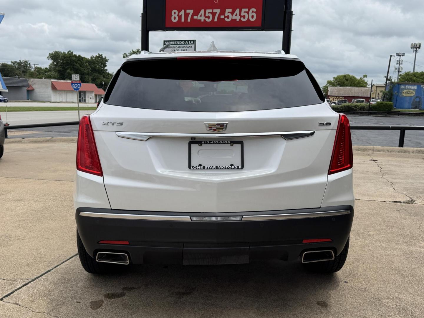 2017 WHITE CADILLAC XT5 LUXURY (1GYKNBRS1HZ) , located at 5900 E. Lancaster Ave., Fort Worth, TX, 76112, (817) 457-5456, 0.000000, 0.000000 - Photo#4
