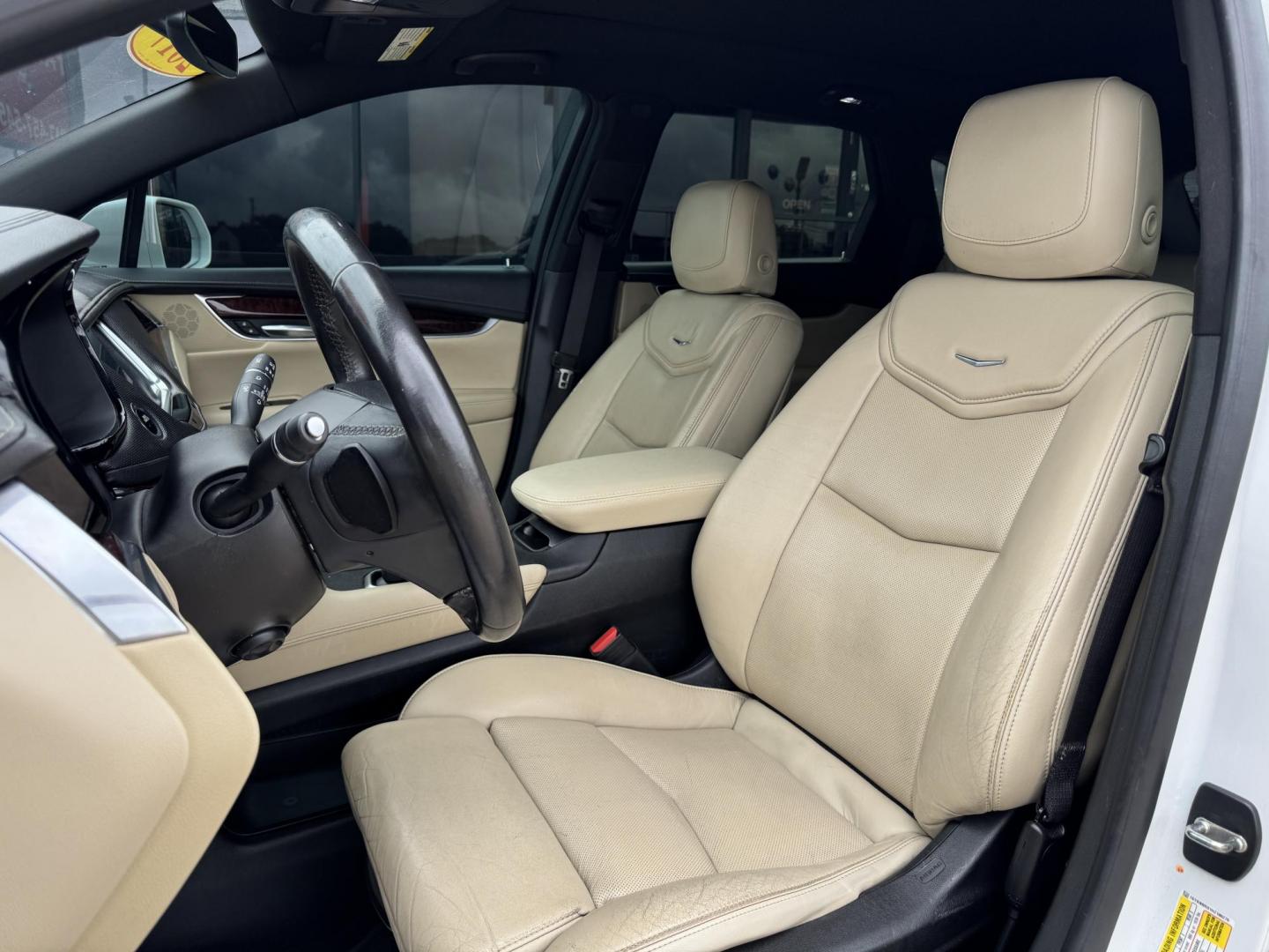 2017 WHITE CADILLAC XT5 LUXURY (1GYKNBRS1HZ) , located at 5900 E. Lancaster Ave., Fort Worth, TX, 76112, (817) 457-5456, 0.000000, 0.000000 - Photo#9