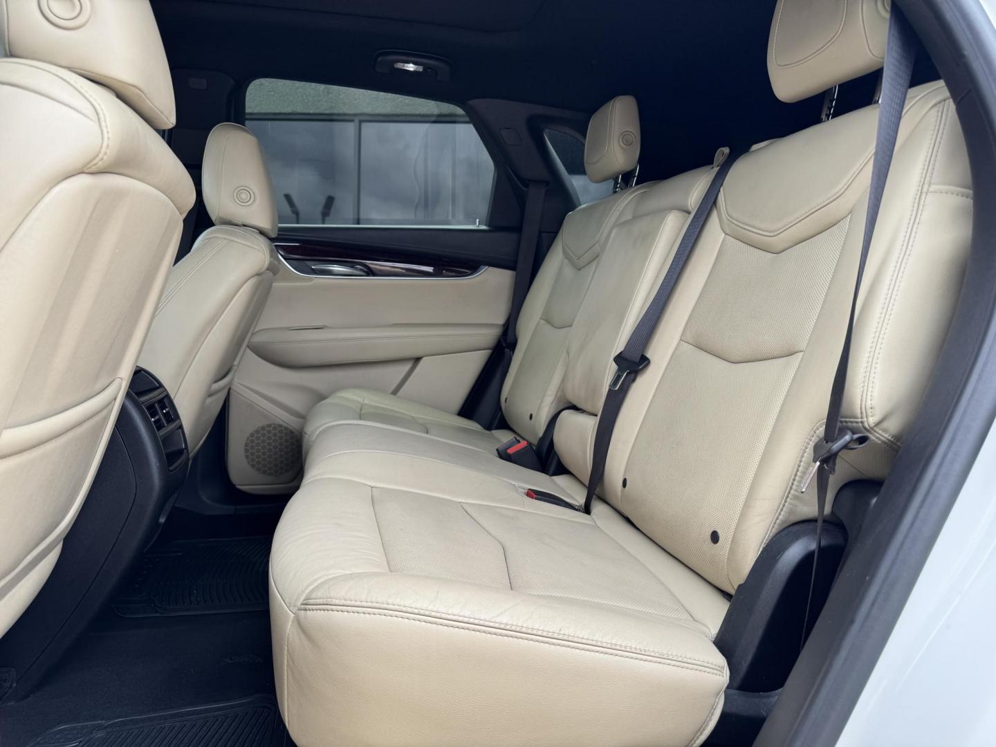2017 WHITE CADILLAC XT5 LUXURY (1GYKNBRS1HZ) , located at 5900 E. Lancaster Ave., Fort Worth, TX, 76112, (817) 457-5456, 0.000000, 0.000000 - Photo#11