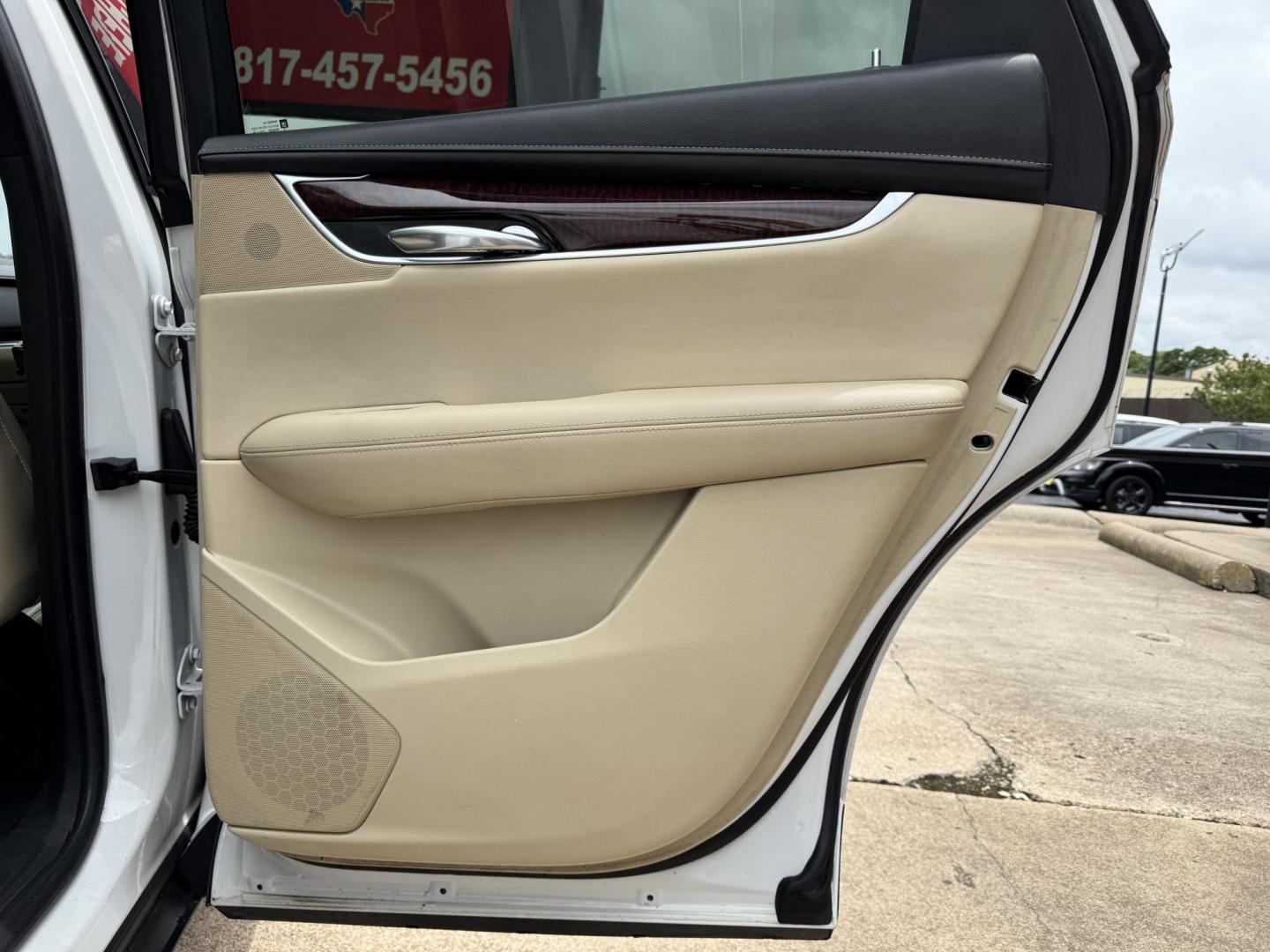 2017 WHITE CADILLAC XT5 LUXURY (1GYKNBRS1HZ) , located at 5900 E. Lancaster Ave., Fort Worth, TX, 76112, (817) 457-5456, 0.000000, 0.000000 - Photo#12