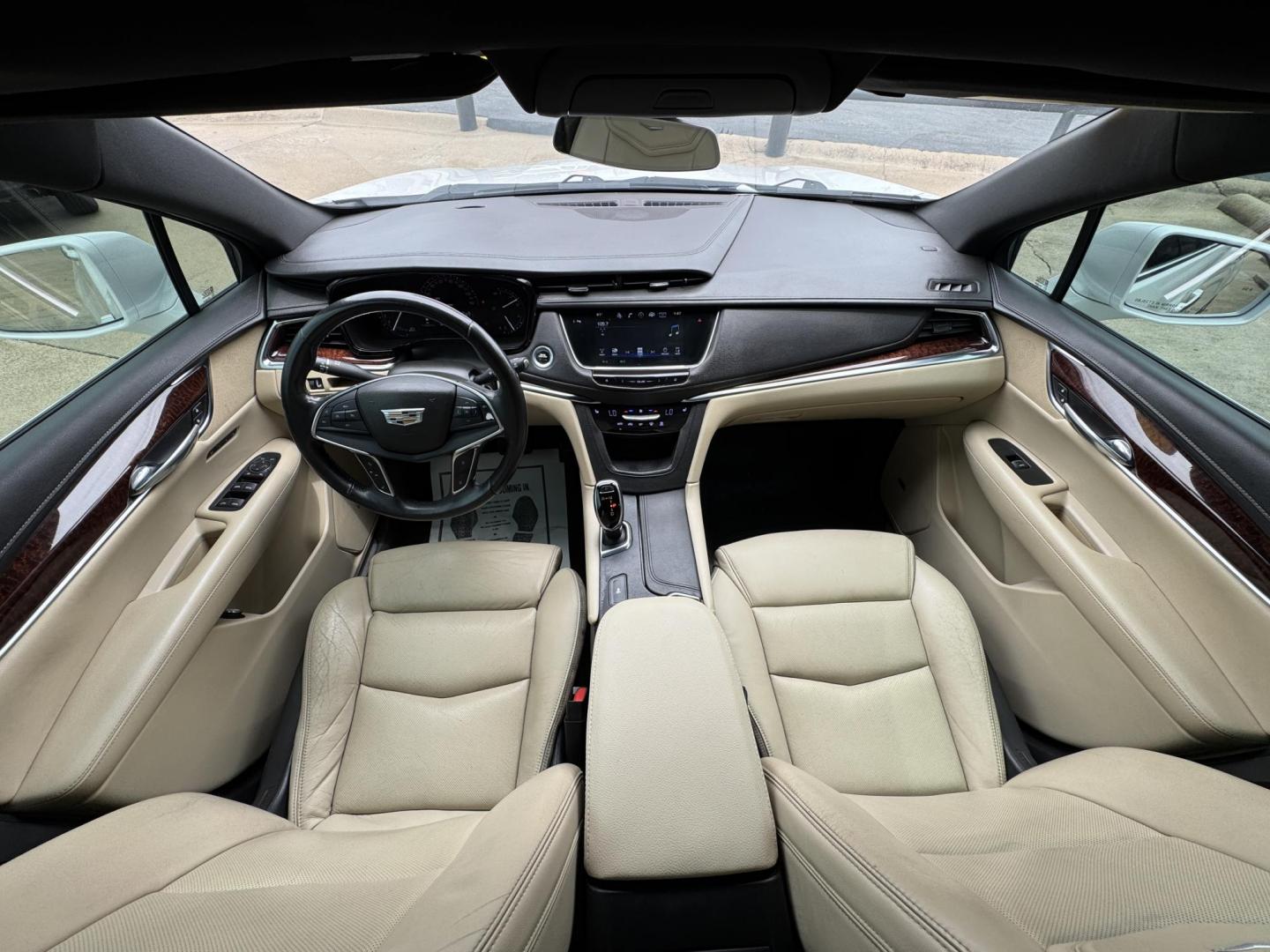 2017 WHITE CADILLAC XT5 LUXURY (1GYKNBRS1HZ) , located at 5900 E. Lancaster Ave., Fort Worth, TX, 76112, (817) 457-5456, 0.000000, 0.000000 - Photo#17
