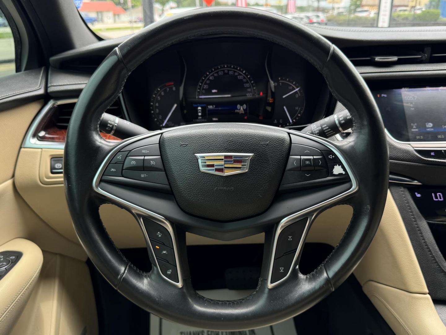 2017 WHITE CADILLAC XT5 LUXURY (1GYKNBRS1HZ) , located at 5900 E. Lancaster Ave., Fort Worth, TX, 76112, (817) 457-5456, 0.000000, 0.000000 - Photo#18