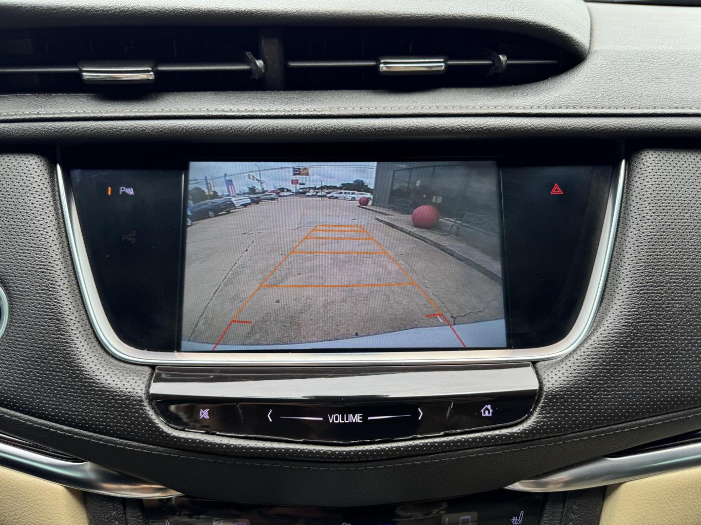 2017 WHITE CADILLAC XT5 LUXURY (1GYKNBRS1HZ) , located at 5900 E. Lancaster Ave., Fort Worth, TX, 76112, (817) 457-5456, 0.000000, 0.000000 - Photo#19