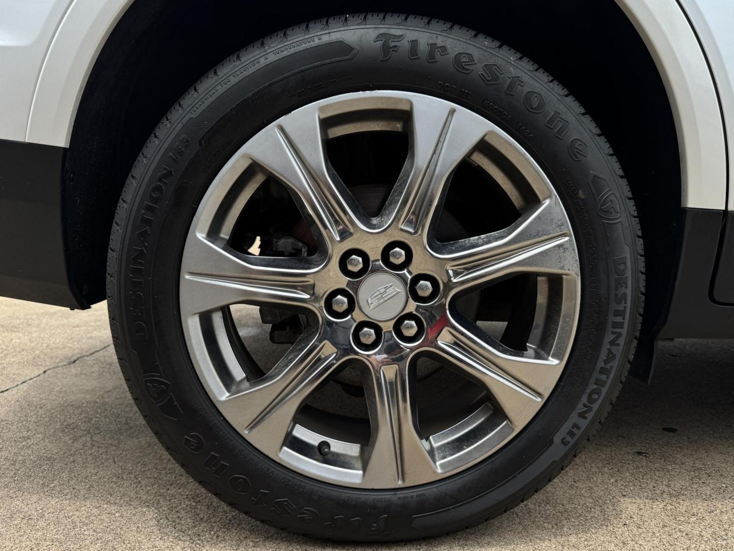 2017 WHITE CADILLAC XT5 LUXURY (1GYKNBRS1HZ) , located at 5900 E. Lancaster Ave., Fort Worth, TX, 76112, (817) 457-5456, 0.000000, 0.000000 - Photo#21