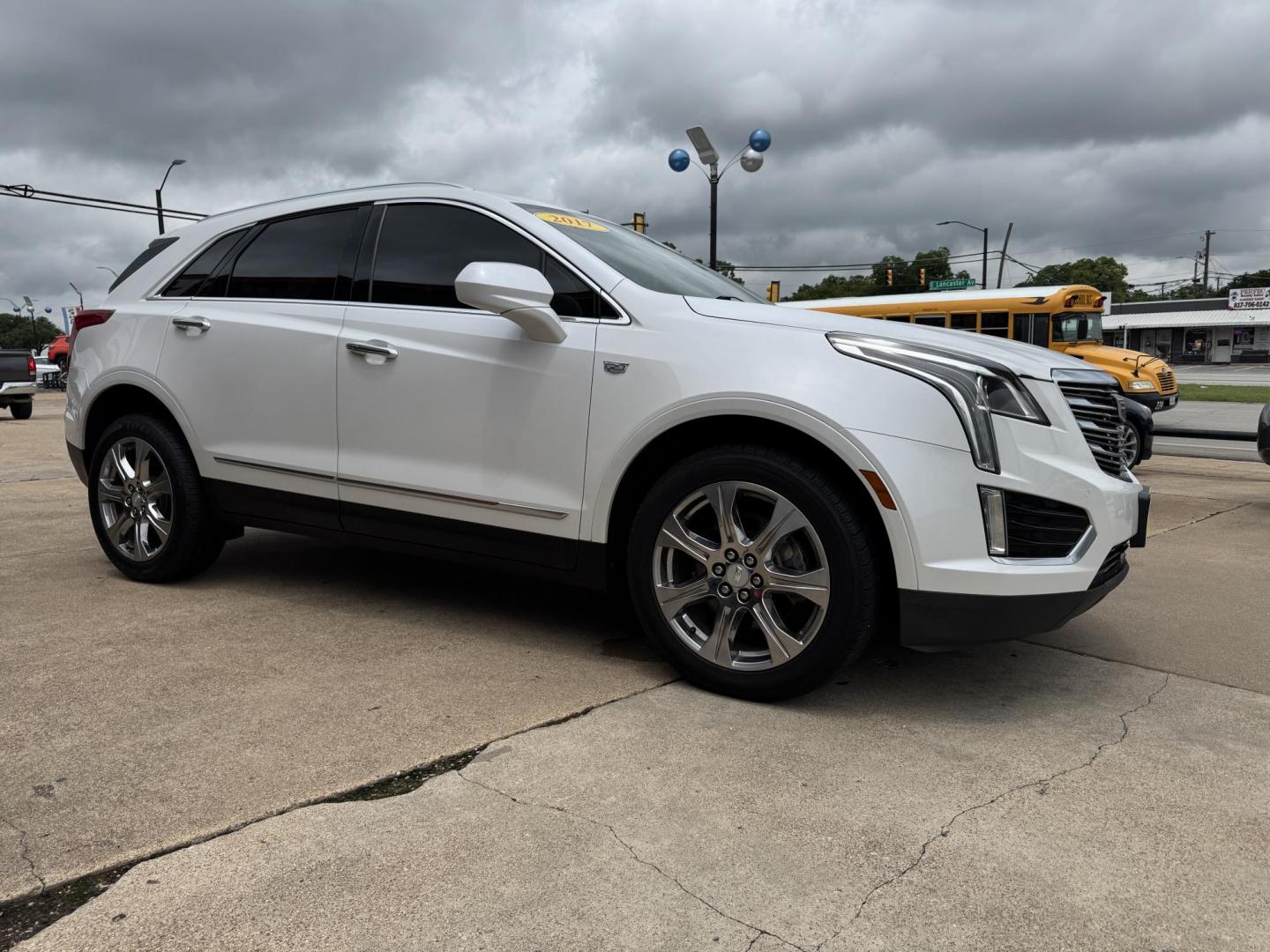 2017 WHITE CADILLAC XT5 LUXURY (1GYKNBRS1HZ) , located at 5900 E. Lancaster Ave., Fort Worth, TX, 76112, (817) 457-5456, 0.000000, 0.000000 - Photo#2