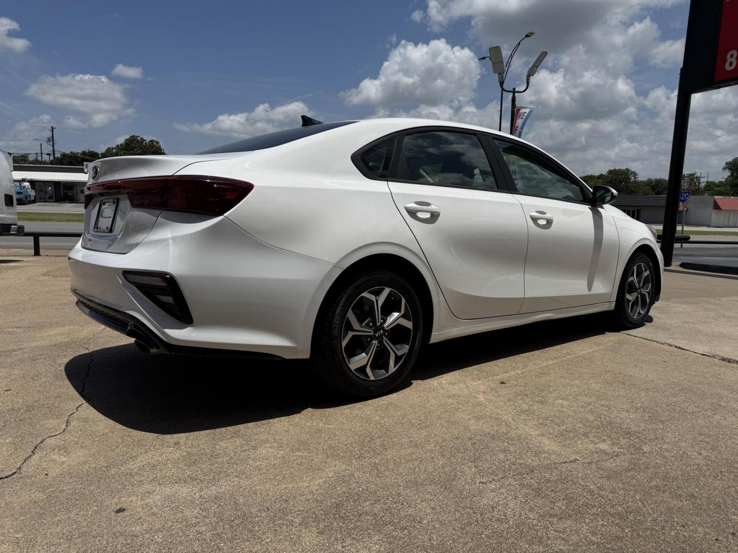 2021 WHITE KIA FORTE FE; LXS (3KPF24AD3ME) , located at 5900 E. Lancaster Ave., Fort Worth, TX, 76112, (817) 457-5456, 0.000000, 0.000000 - Photo#3