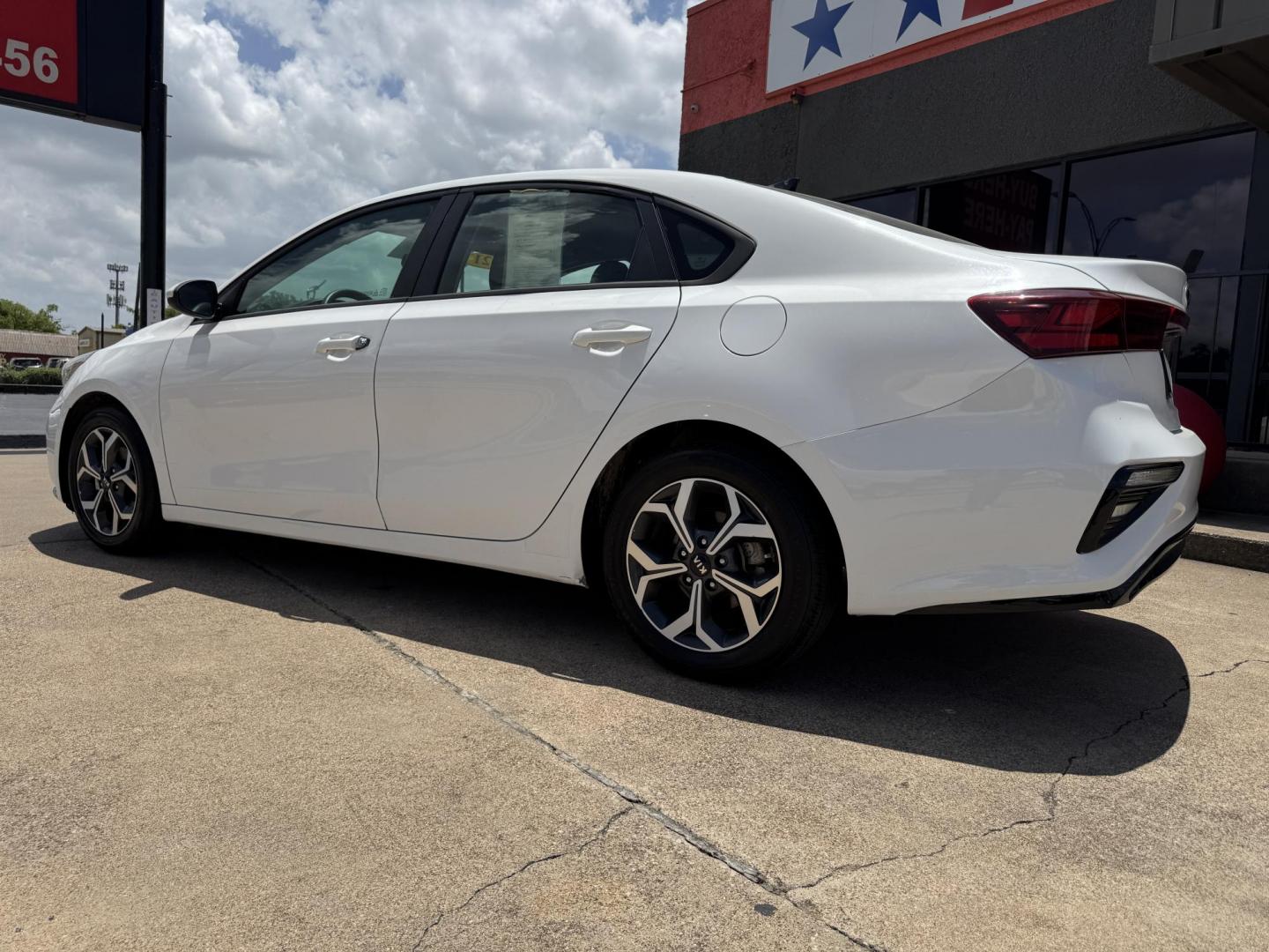2021 WHITE KIA FORTE FE; LXS (3KPF24AD3ME) , located at 5900 E. Lancaster Ave., Fort Worth, TX, 76112, (817) 457-5456, 0.000000, 0.000000 - Photo#6