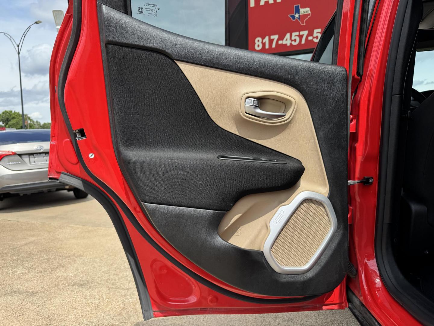 2018 RED JEEP RENEGADE LATITUDE (ZACCJABB4JP) , located at 5900 E. Lancaster Ave., Fort Worth, TX, 76112, (817) 457-5456, 0.000000, 0.000000 - Photo#10