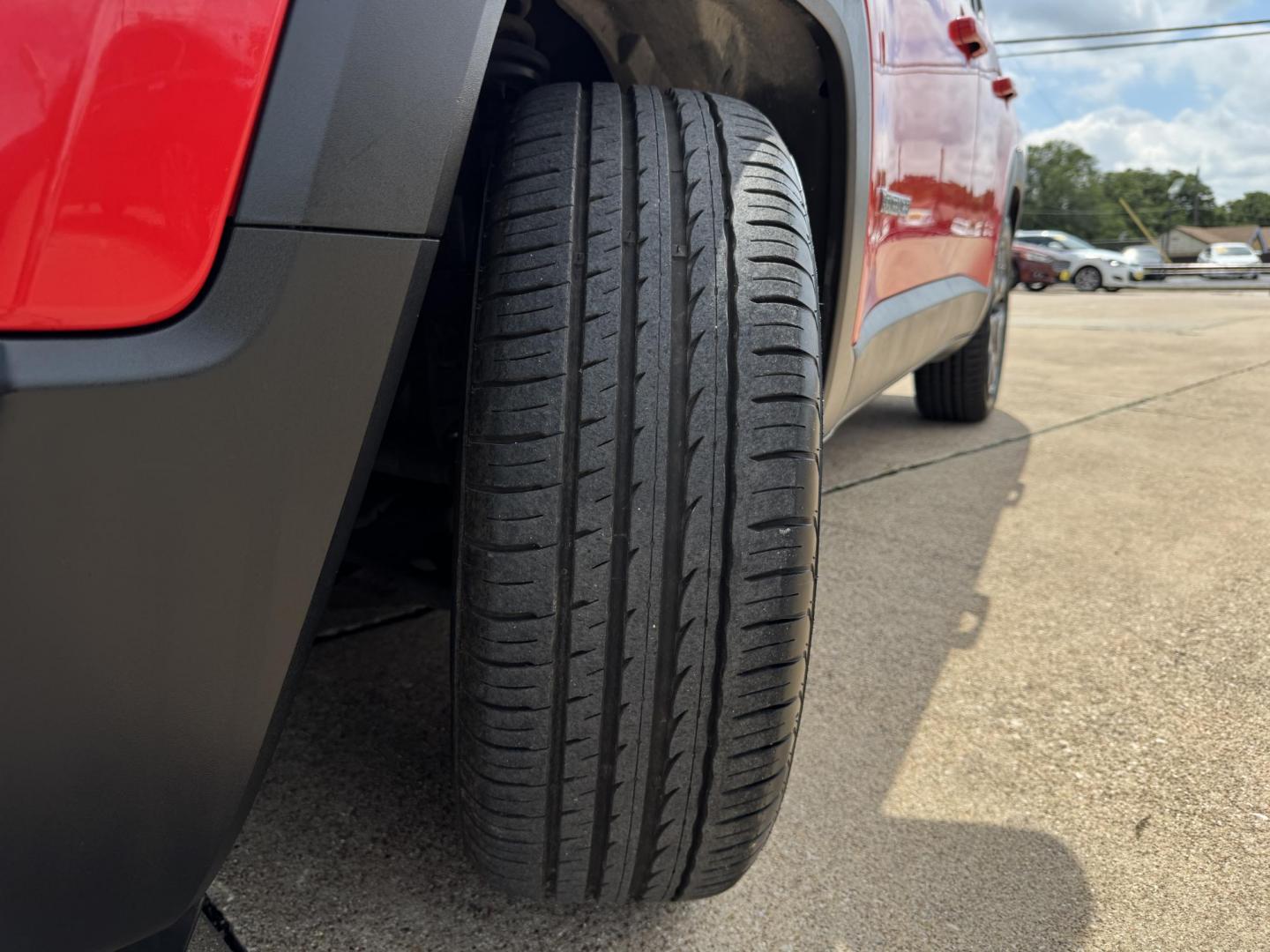 2018 RED JEEP RENEGADE LATITUDE (ZACCJABB4JP) , located at 5900 E. Lancaster Ave., Fort Worth, TX, 76112, (817) 457-5456, 0.000000, 0.000000 - Photo#21