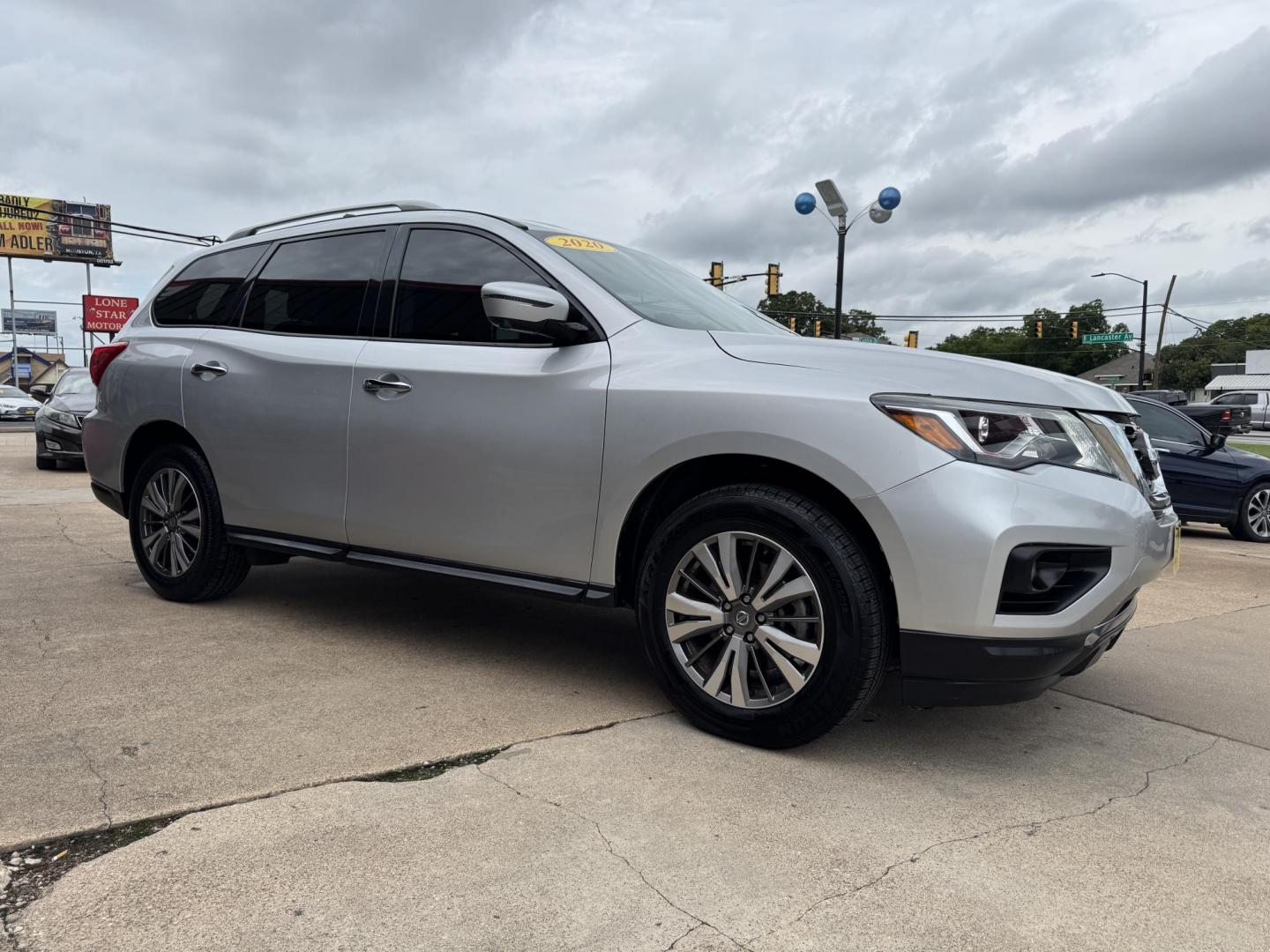 2020 SILVER NISSAN PATHFINDER SL (5N1DR2CN5LC) , located at 5900 E. Lancaster Ave., Fort Worth, TX, 76112, (817) 457-5456, 0.000000, 0.000000 - Photo#2