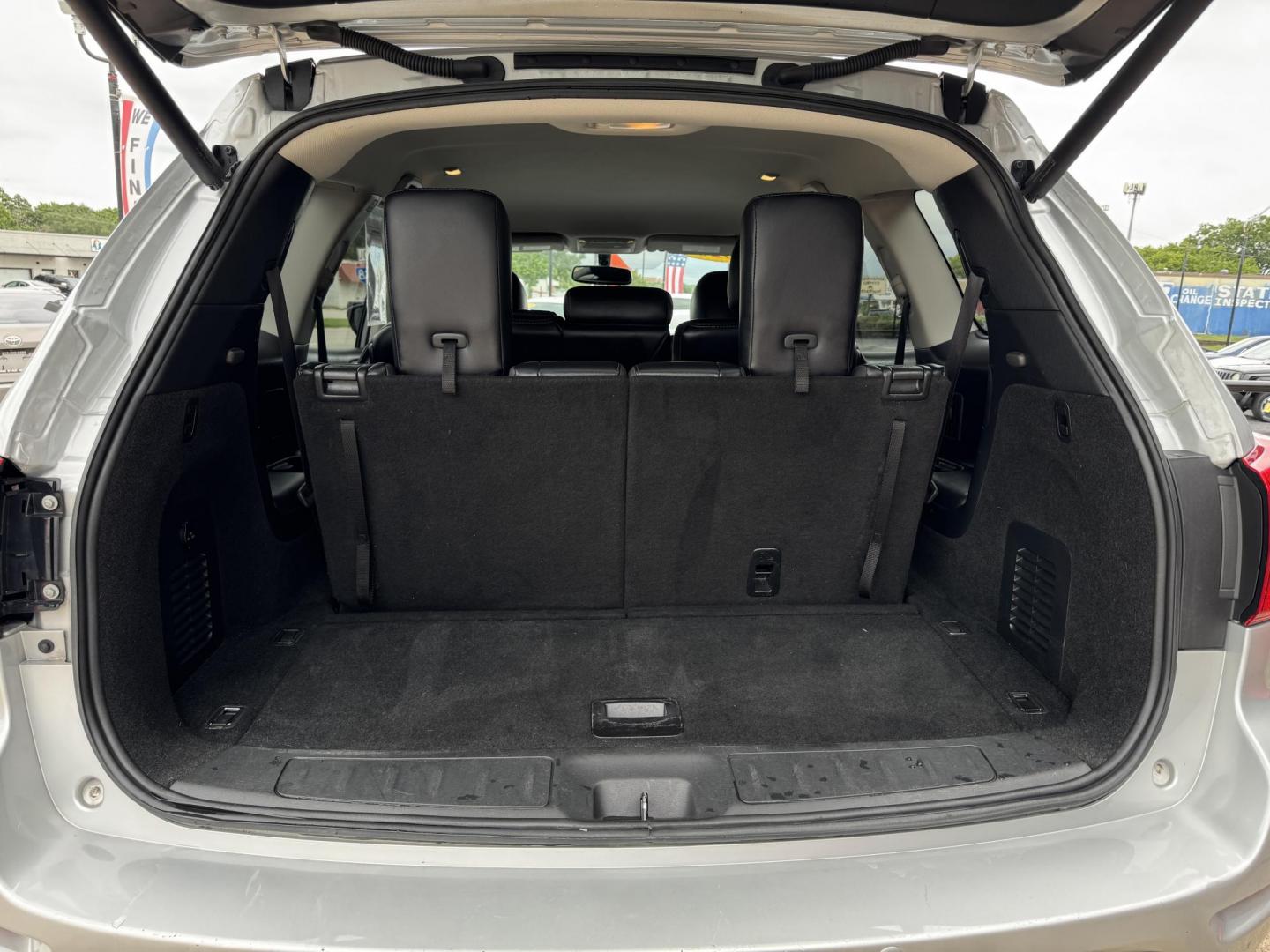 2020 SILVER NISSAN PATHFINDER SL (5N1DR2CN5LC) , located at 5900 E. Lancaster Ave., Fort Worth, TX, 76112, (817) 457-5456, 0.000000, 0.000000 - Photo#5